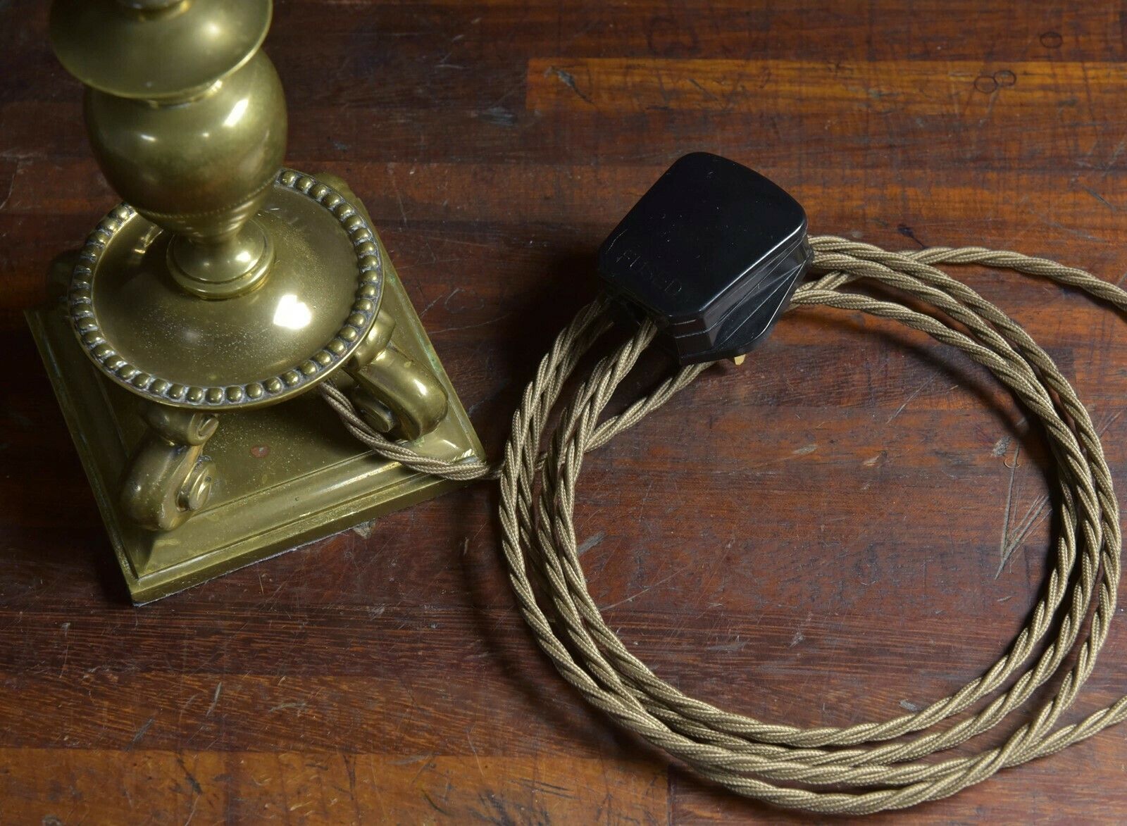 Edwardian Cast Brass Lamp, 1900s photo vinterior