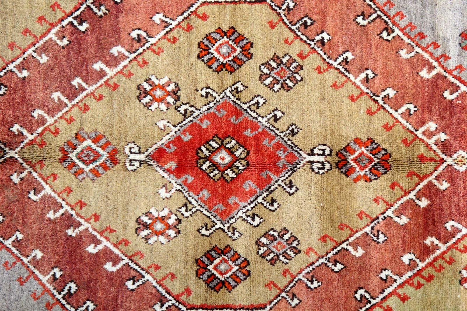 Handmade Carpet Antique Rug, Turkish Rug, Wool Oriental Rug Knitted Carpet photo Textiles