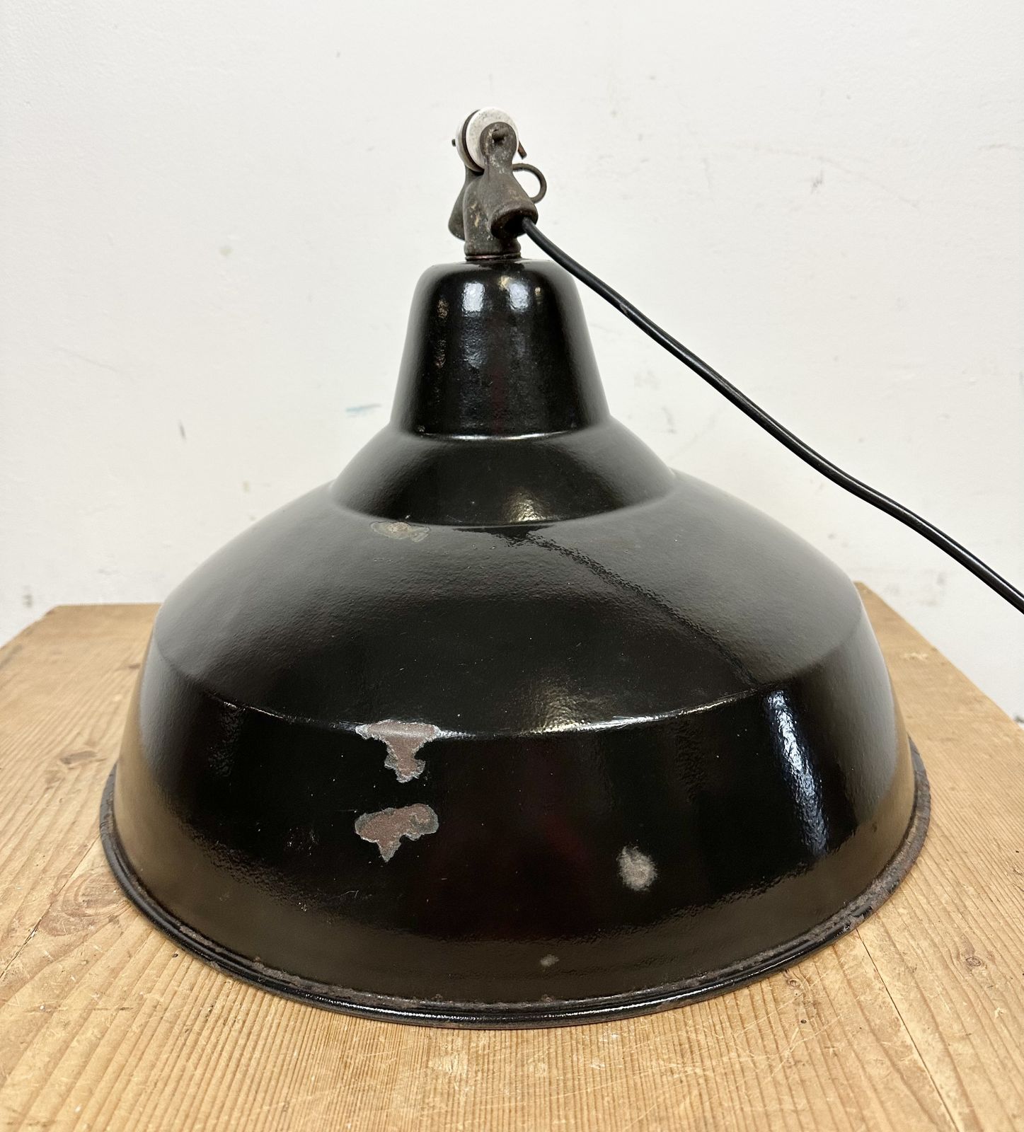 Industrial Black Enamel Factory Lamp With Cast Iron Top, 1950s photo vintage