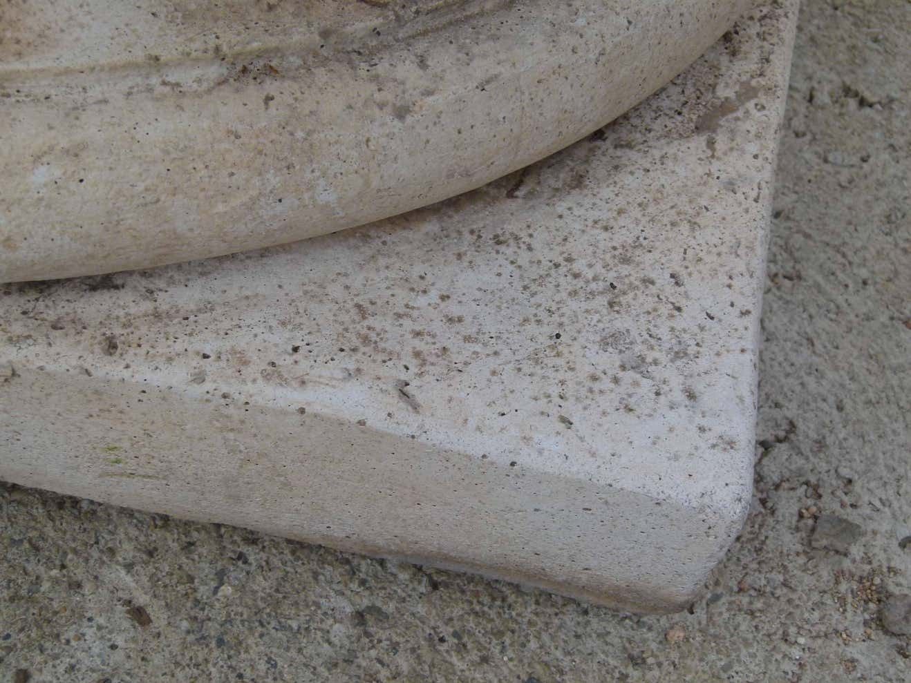 photo vintage Mid 20th Century Reconstituted Stone Urn In Classical Greek Style