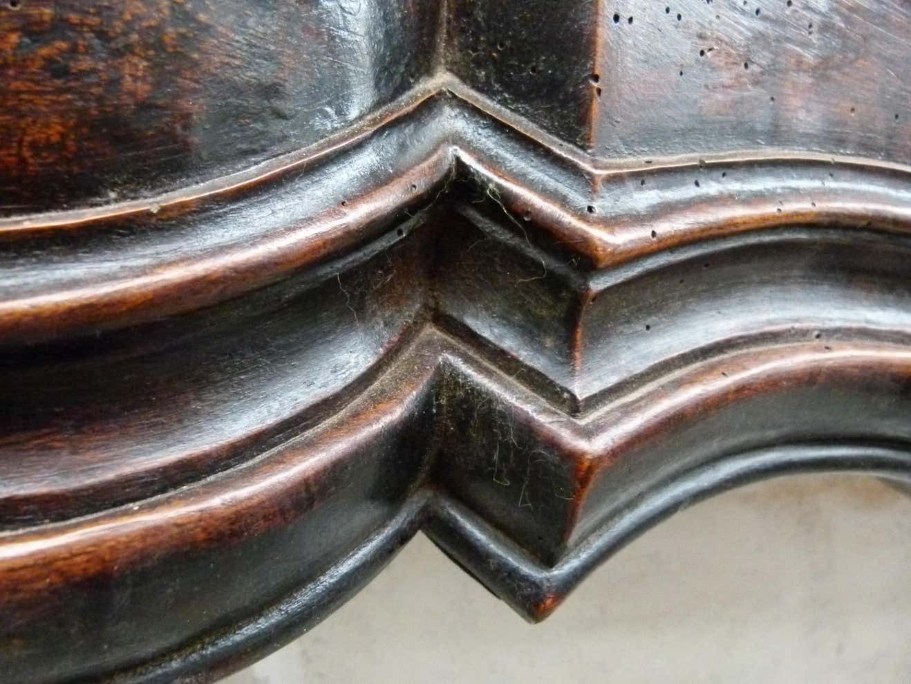 photo furniture Louis XVI Style Wooden Carved Fireplace Mantel