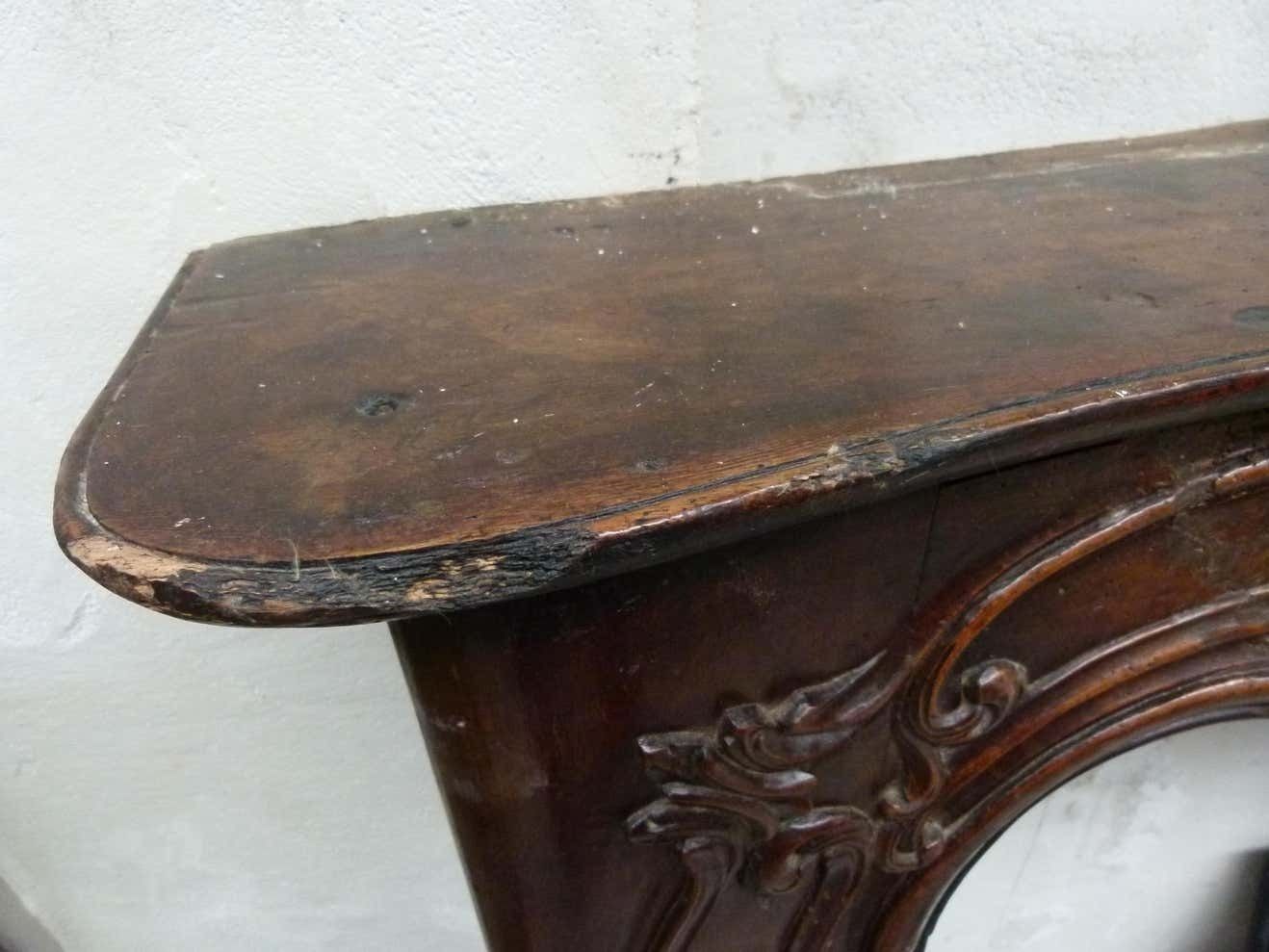 photo vinterior Louis XVI Style Wooden Carved Fireplace Mantel
