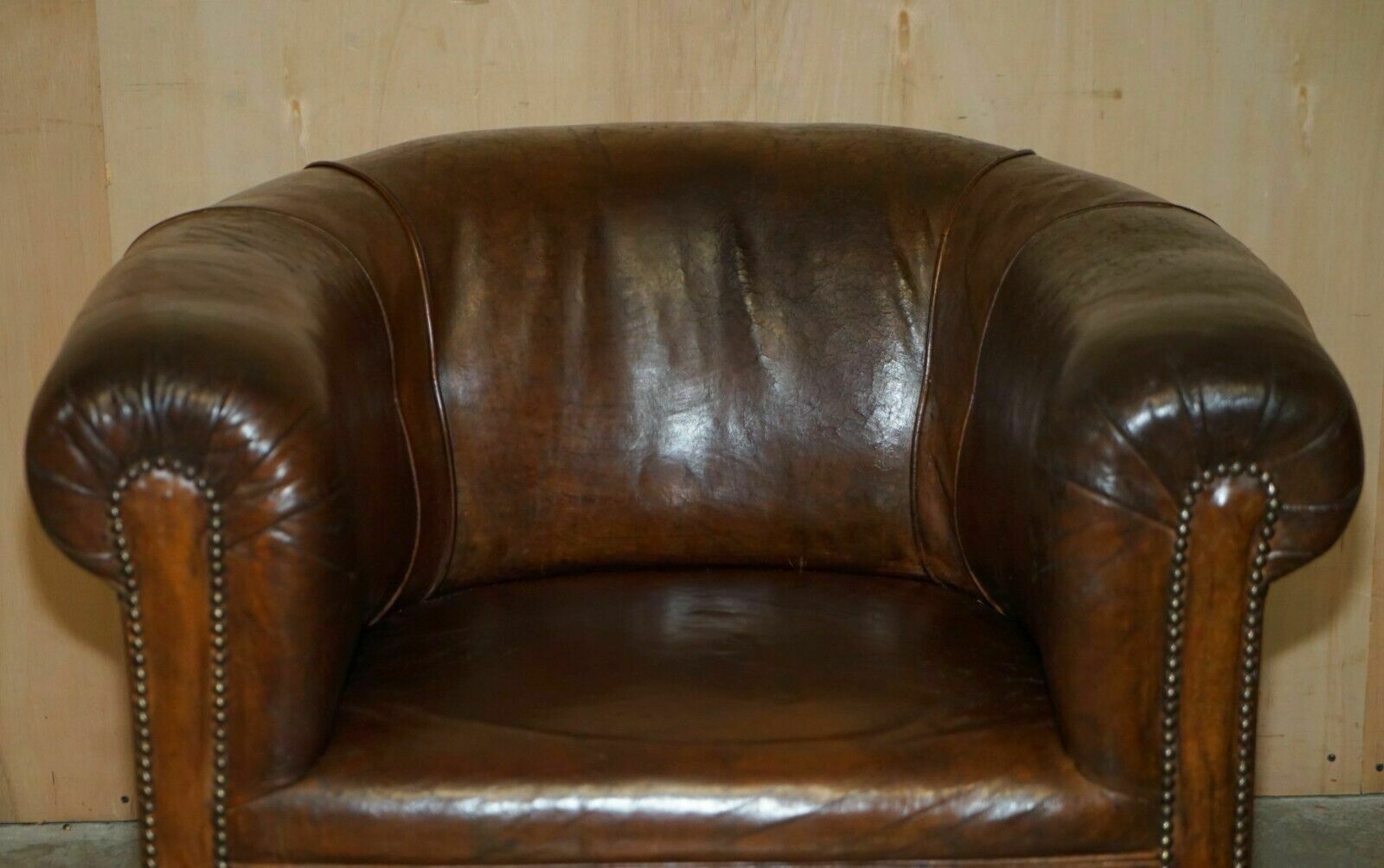 Antique Circa 1880 Hand Carved Claw & Ball Feet Brown Leather Club Tub Armchair photo for sale