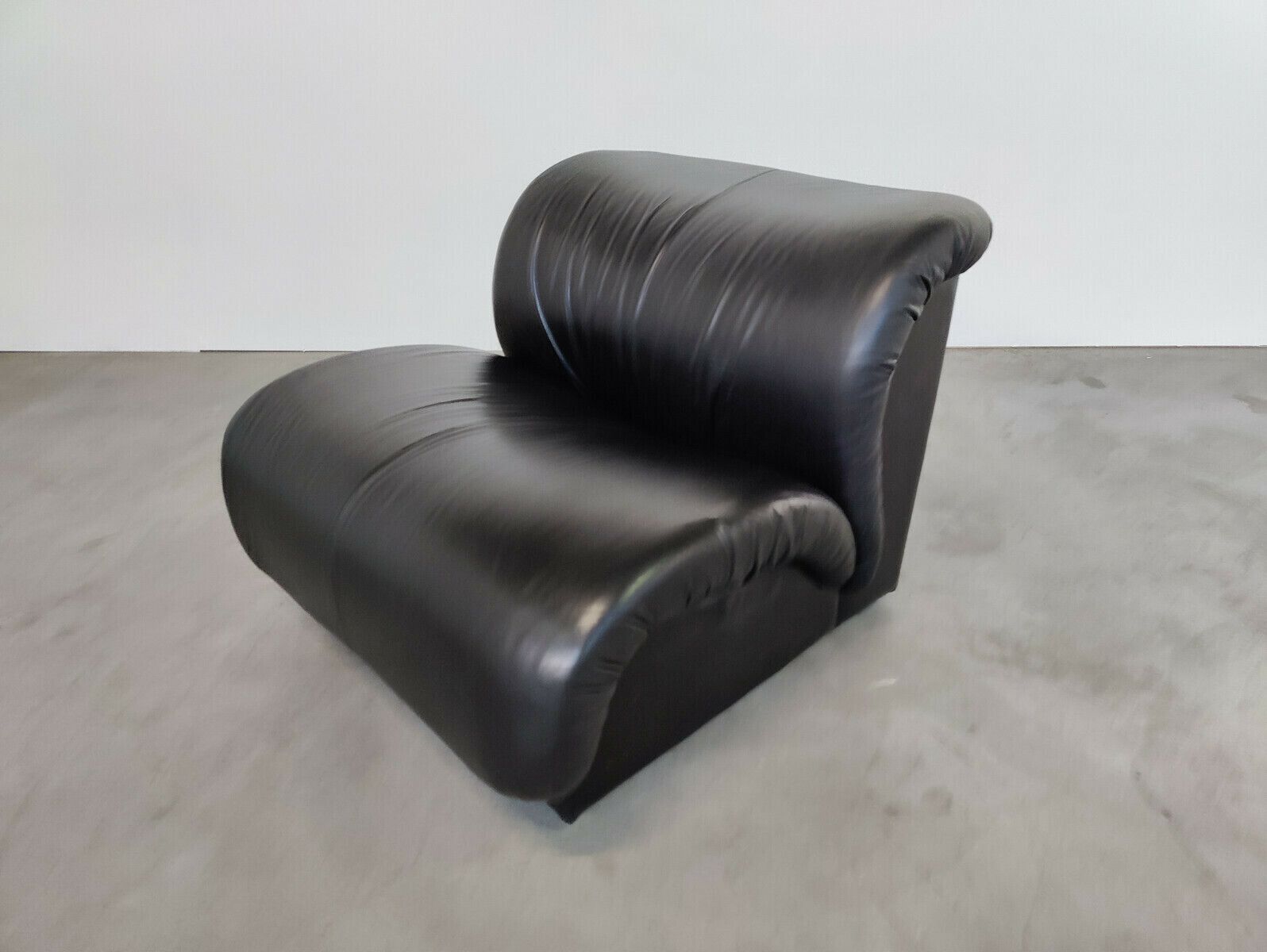 photo furniture Mid Century Modern Black Leather Modular Sofa By Doimo Salotti