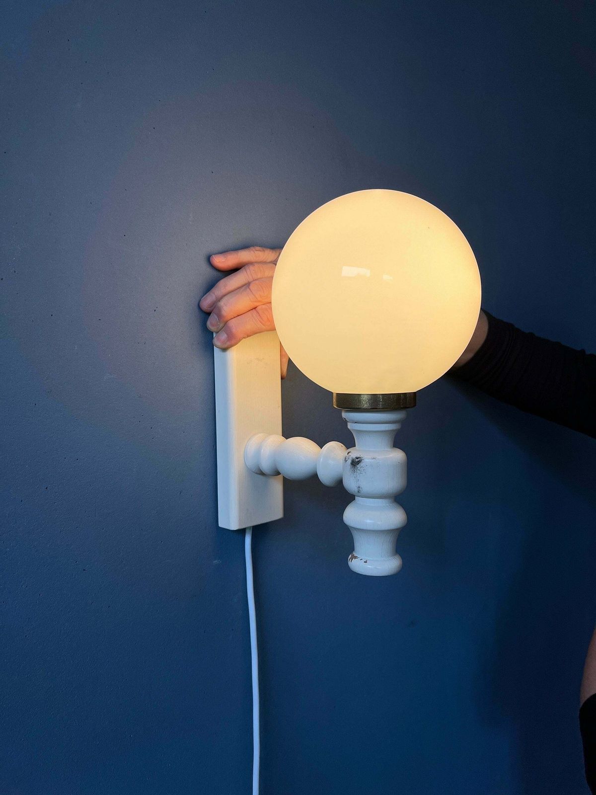 Vintage Opaline Glazen Wandlamp / Witte Space Age Wandlamp