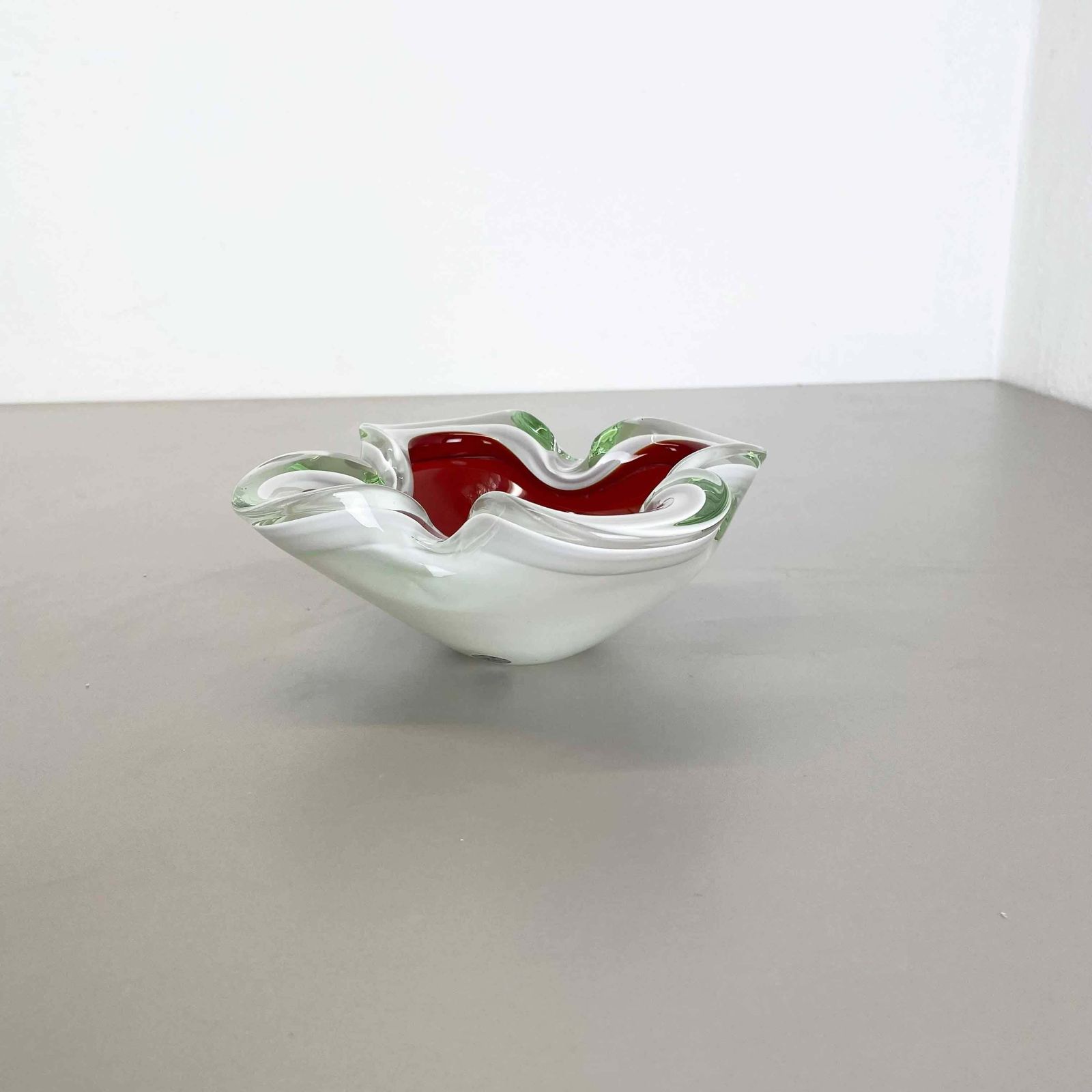 Large Murano Glass White Red Bowl Shell Ashtray Murano Italy 1970s photo Home Decor