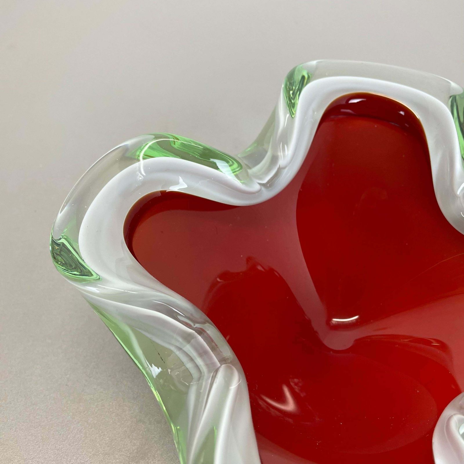 photo furniture Large Murano Glass White Red Bowl Shell Ashtray Murano Italy 1970s