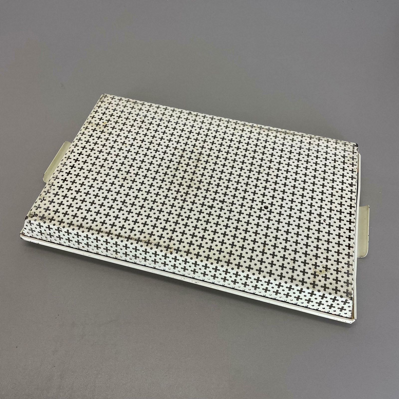 photo vintage Original French Modernist Metal Tray Rigituelle By Mathieu Matégot 1950s