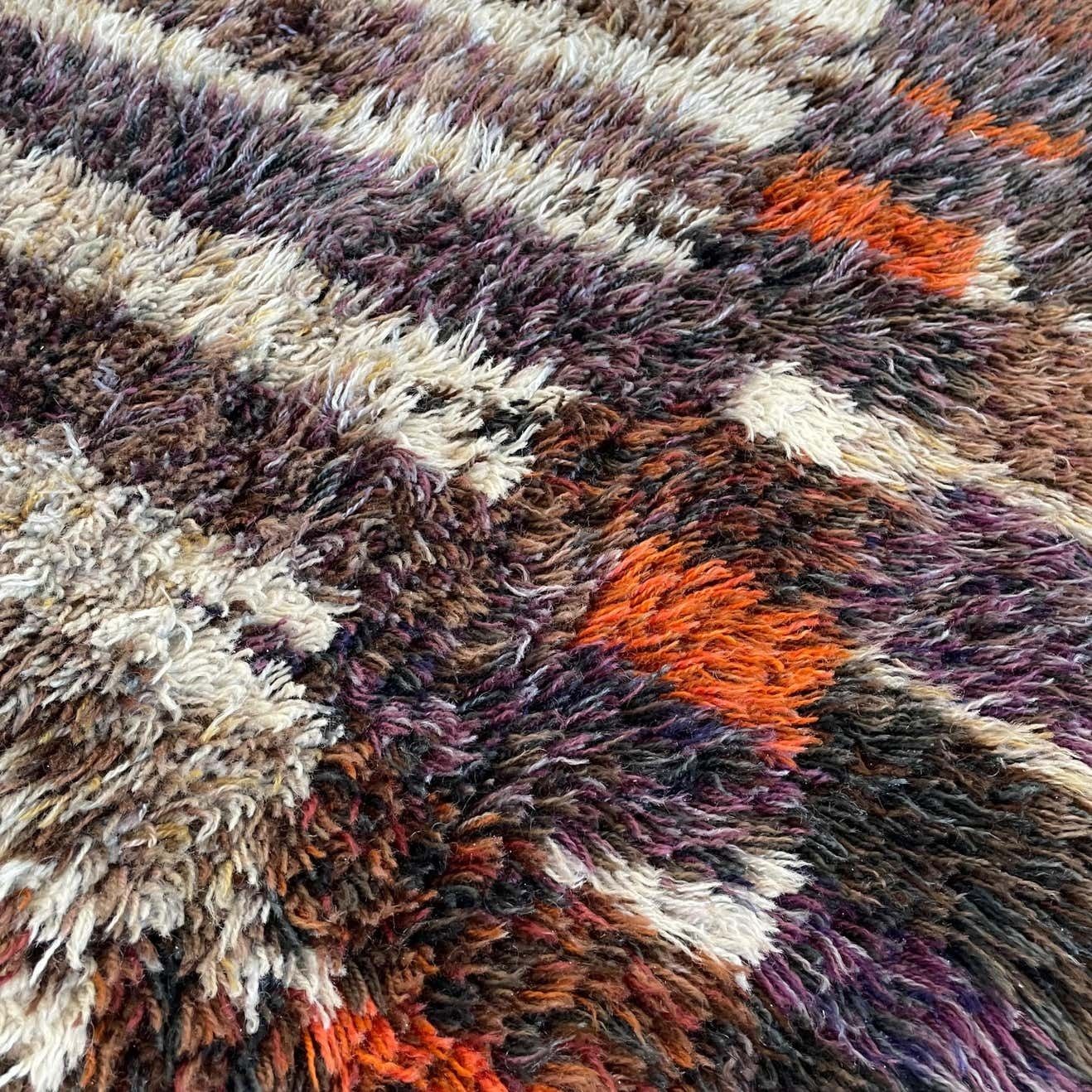 photo vintage Original Abstract Scandinavian High Pile Abstract Rya Rug Carpet, Finland, 1960s