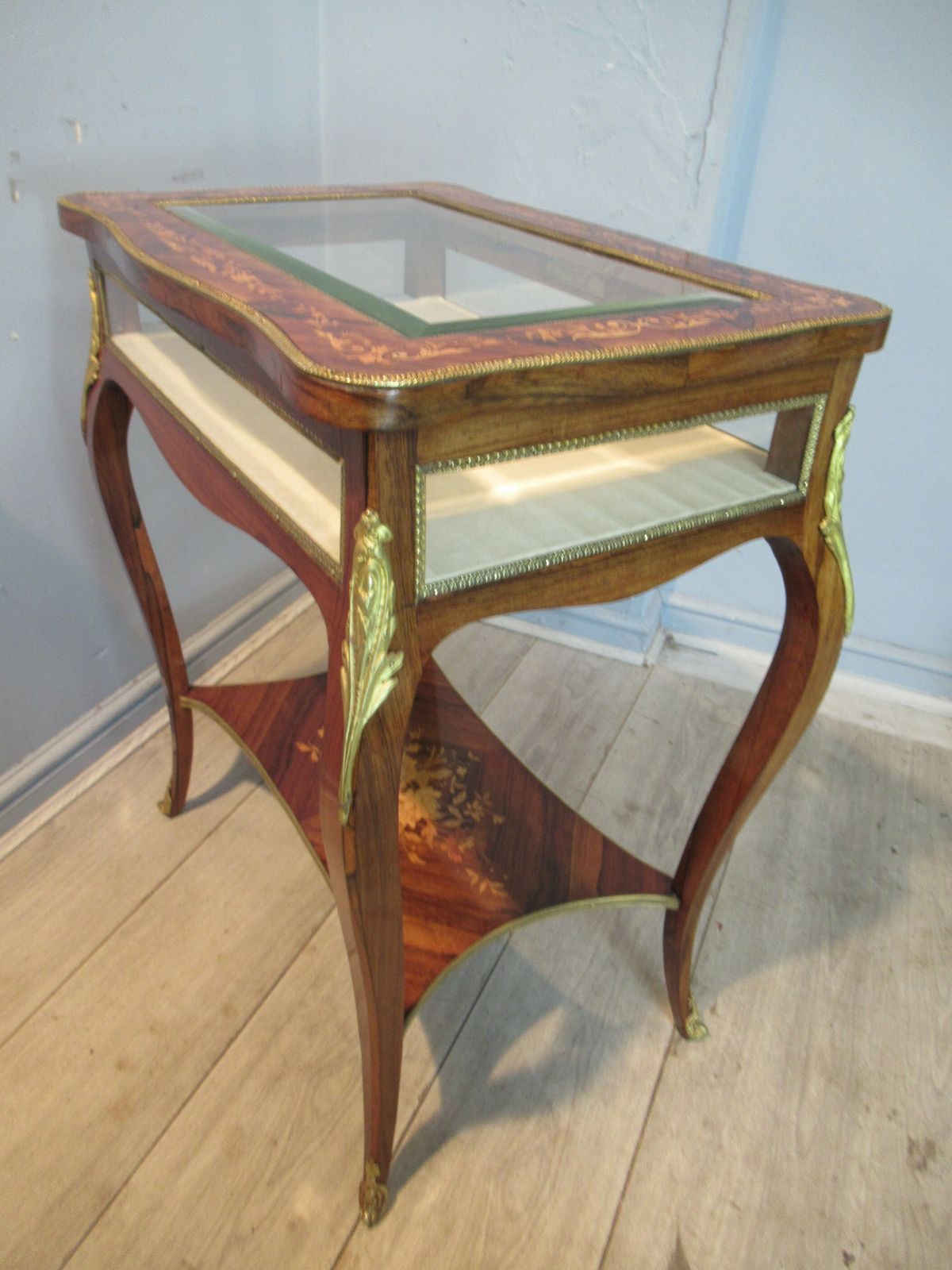 photo furniture Good   Quality 19th Century French  Bijouterie Cabinet