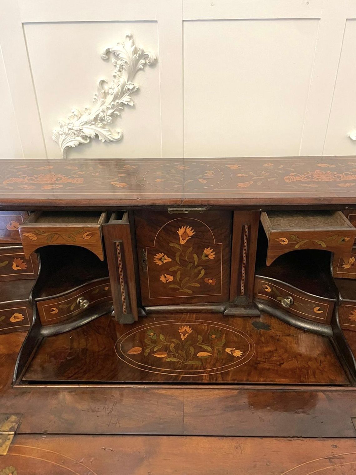 Antique 18th Century Quality Burr Walnut Floral Marquetry Inlaid Bombe Shaped Bureau photo vinterior