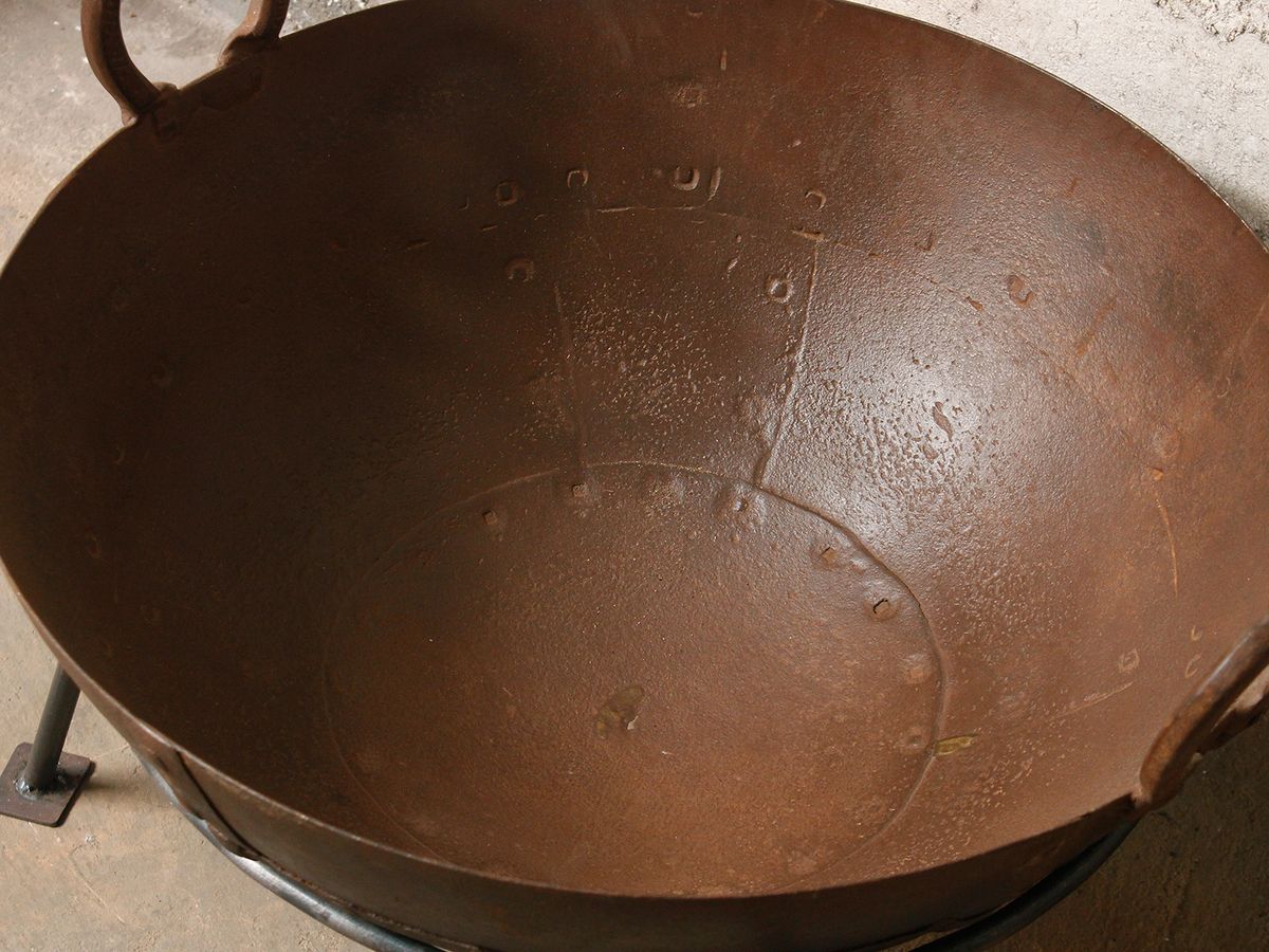 Kadai Fire Bowl Large, Traditional photo 275.0