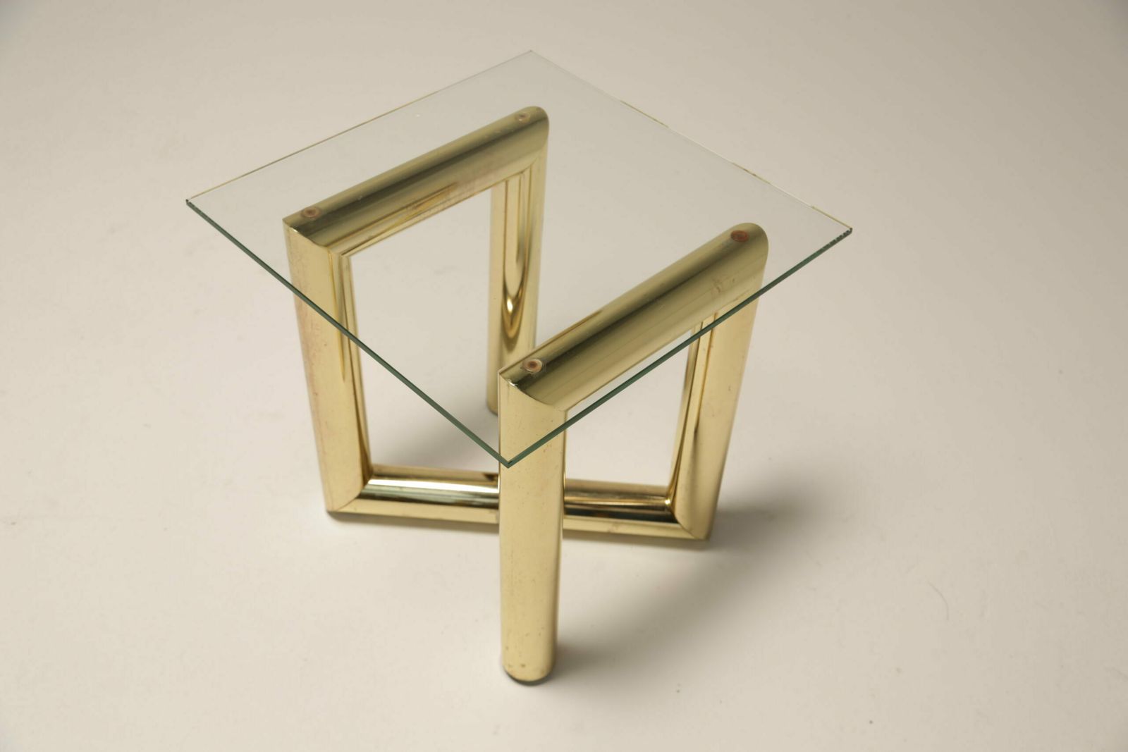 photo furniture Mid Century 1970s Brass & Glass Zig Zag Z Tubular End Table