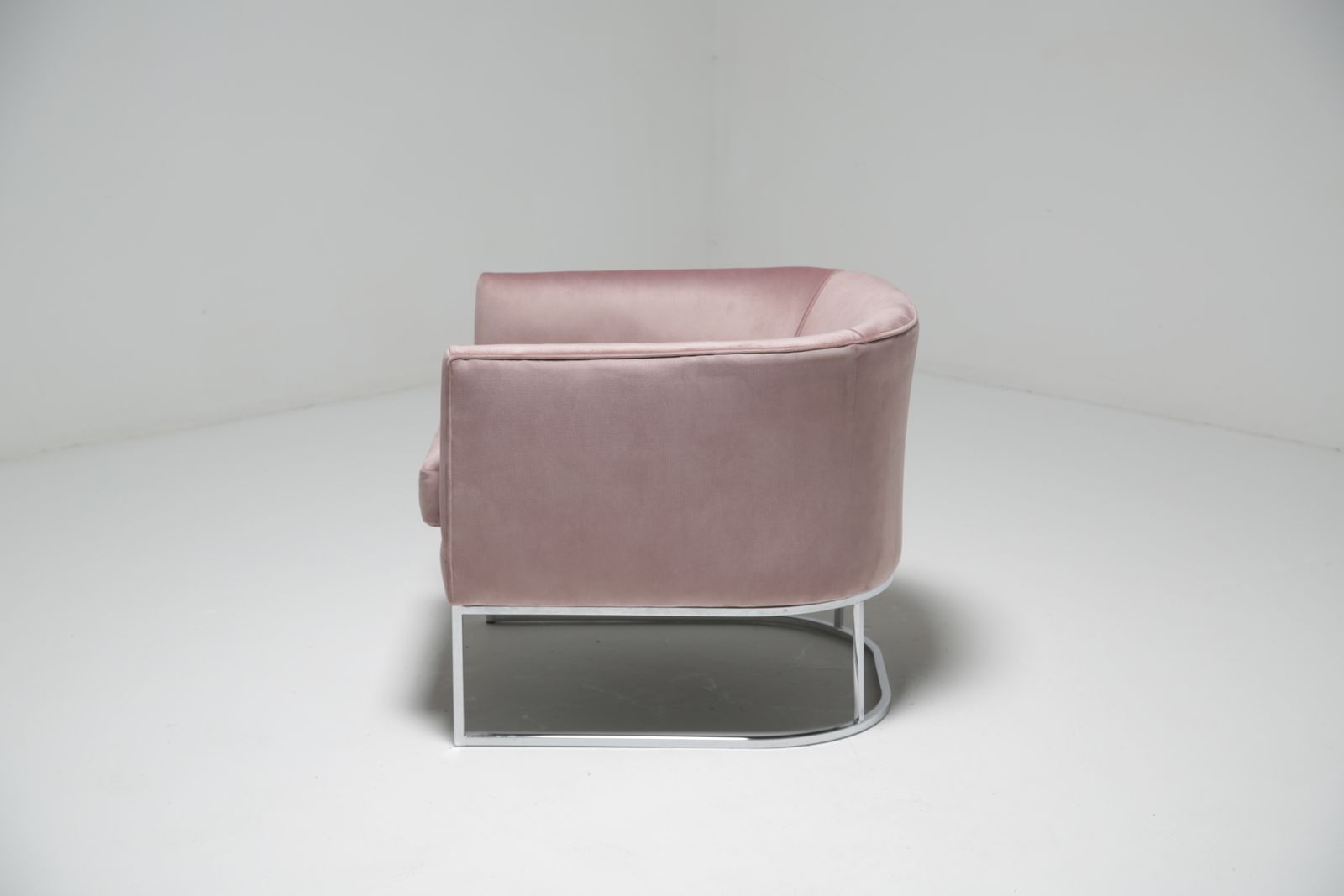 photo furniture Mid Century American Tub Chair By Bernhardt