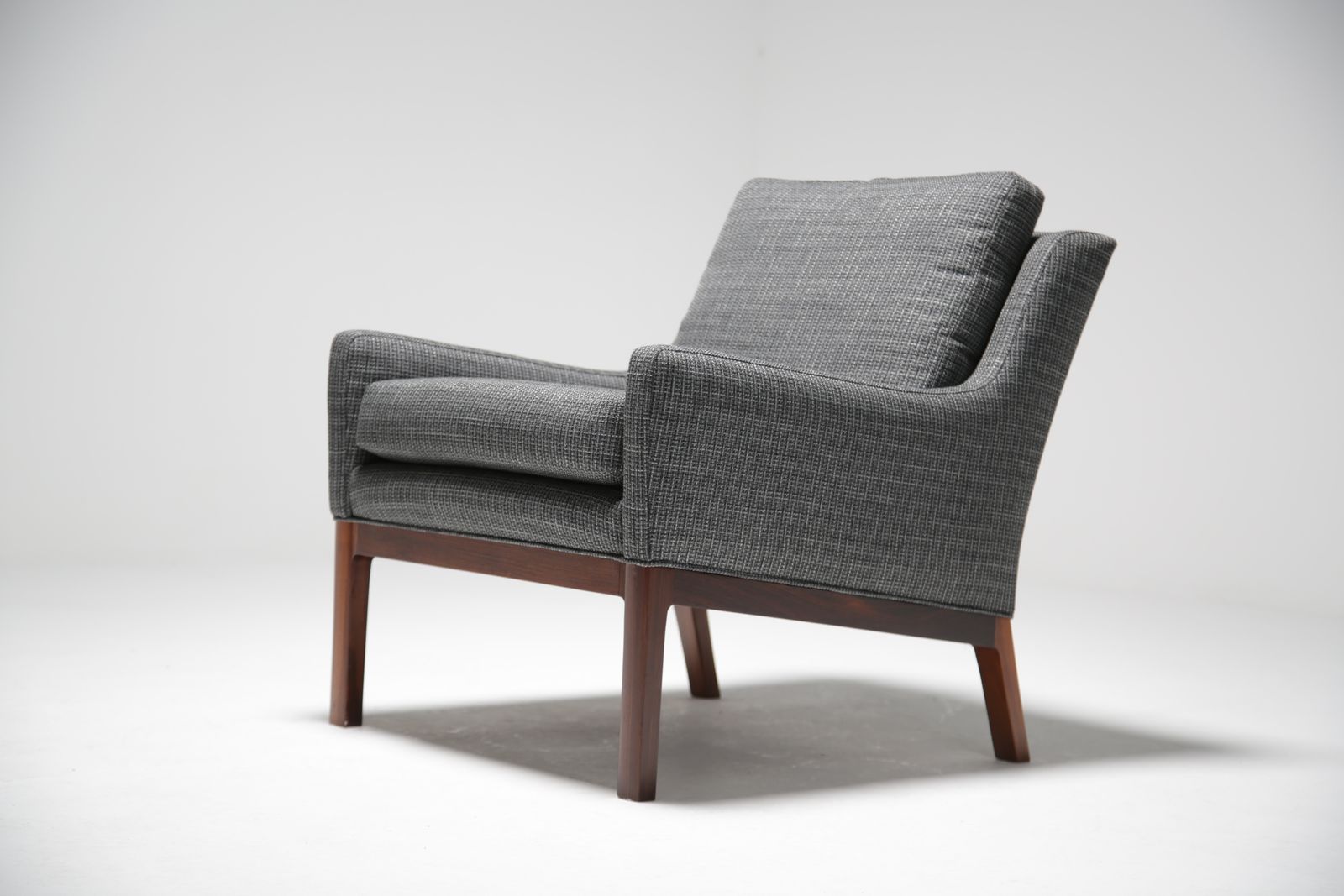 photo vinterior Kai Lyngfeldt Larsen Armchairs For Soren Willadsen Møbelfabrik.