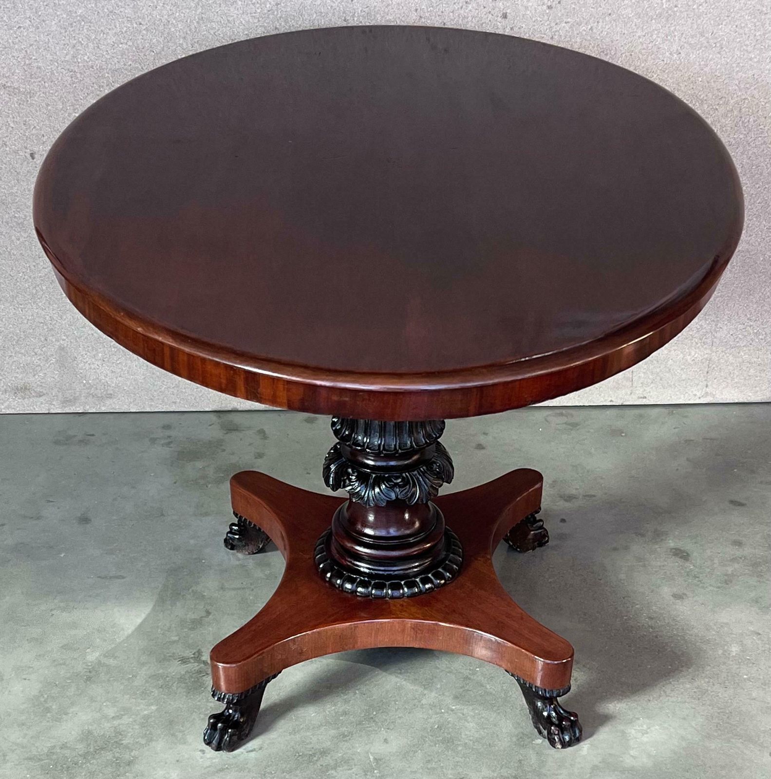 Table ovale en acajou, vers le XIXe siècle photo Mobilier