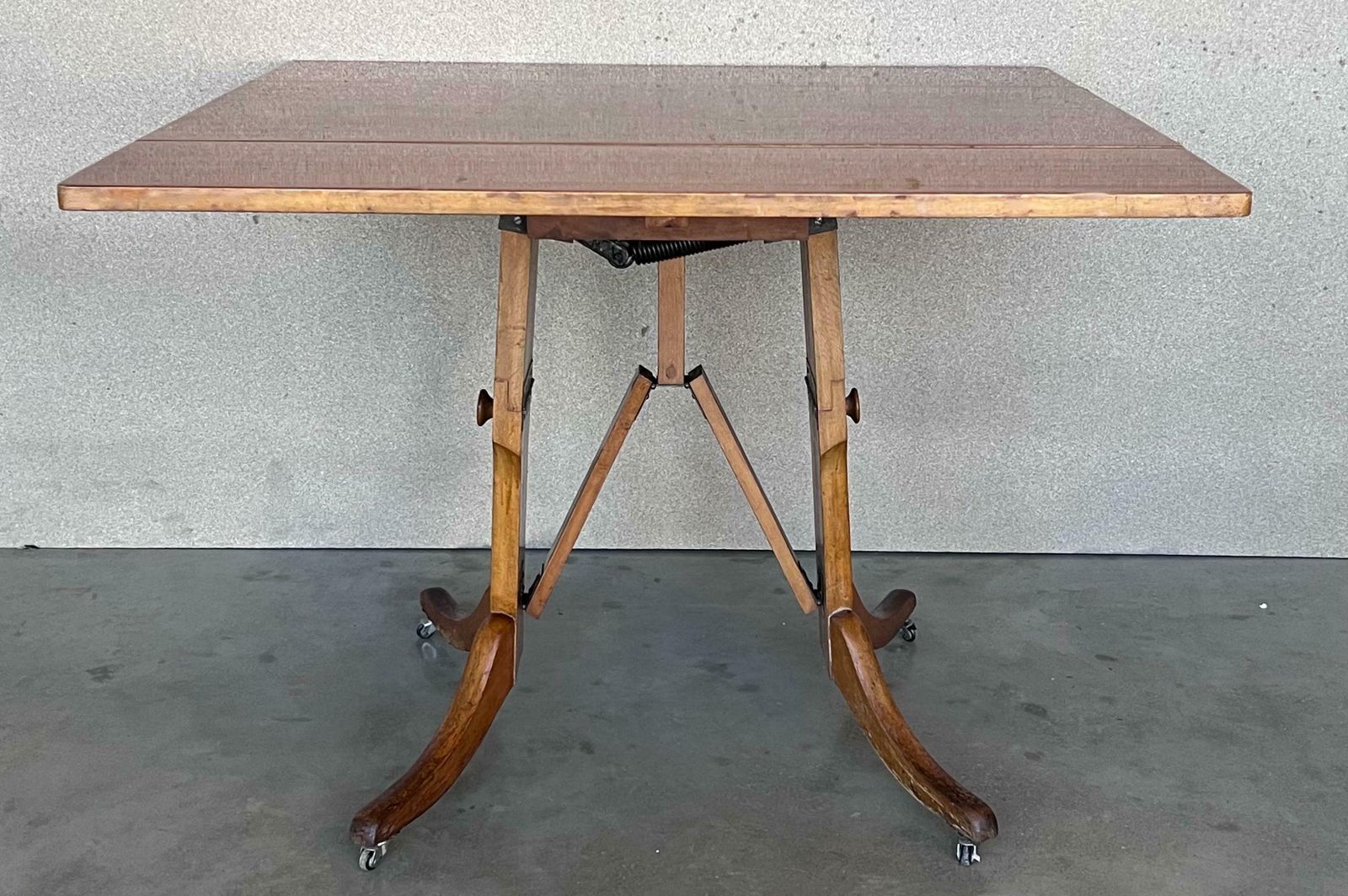 Table basse convertible et réglable en hauteur mid-century modern photo for sale