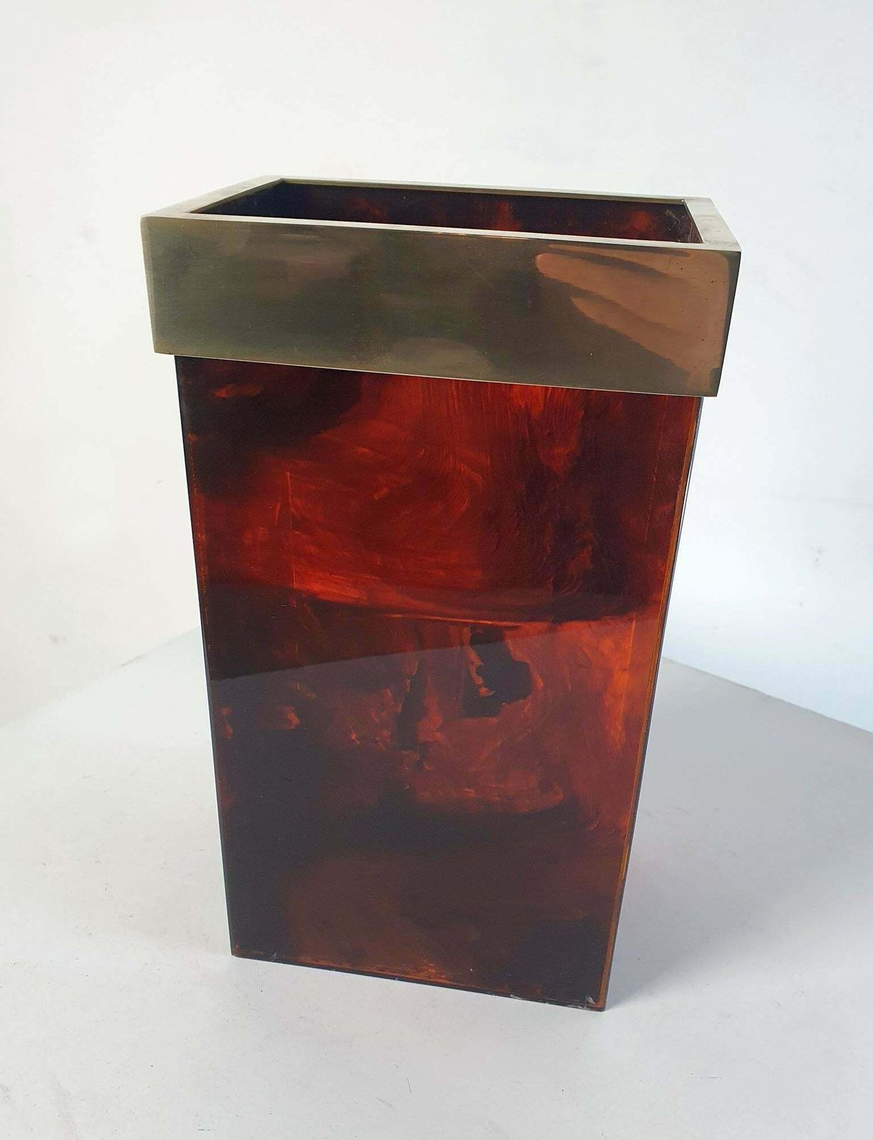 Italian Vase In Tortoise Lucite 1970s photo for sale
