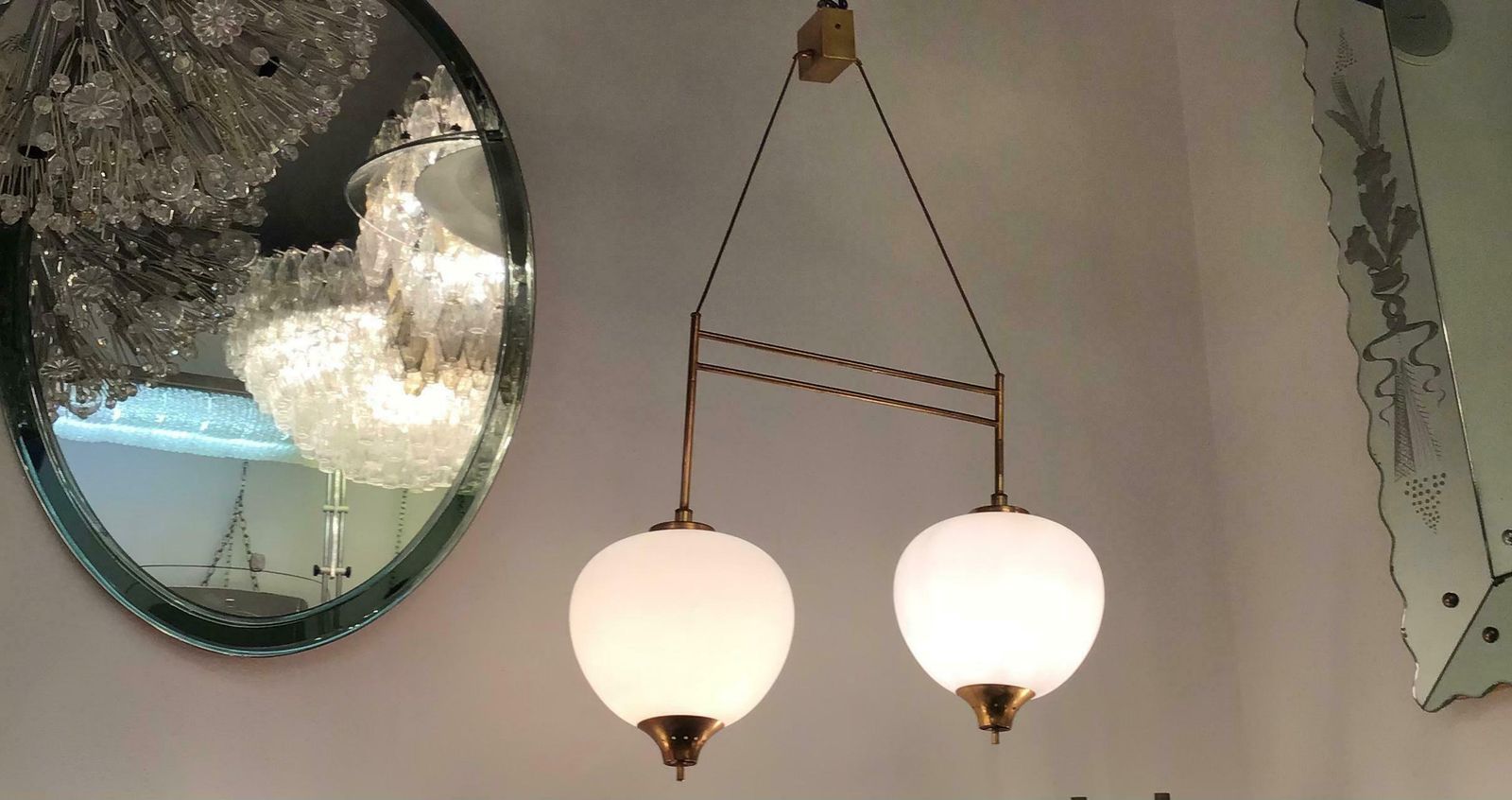 photo vintage Stilnovo Chandelier Brass Opaline Glass 1950 Italy