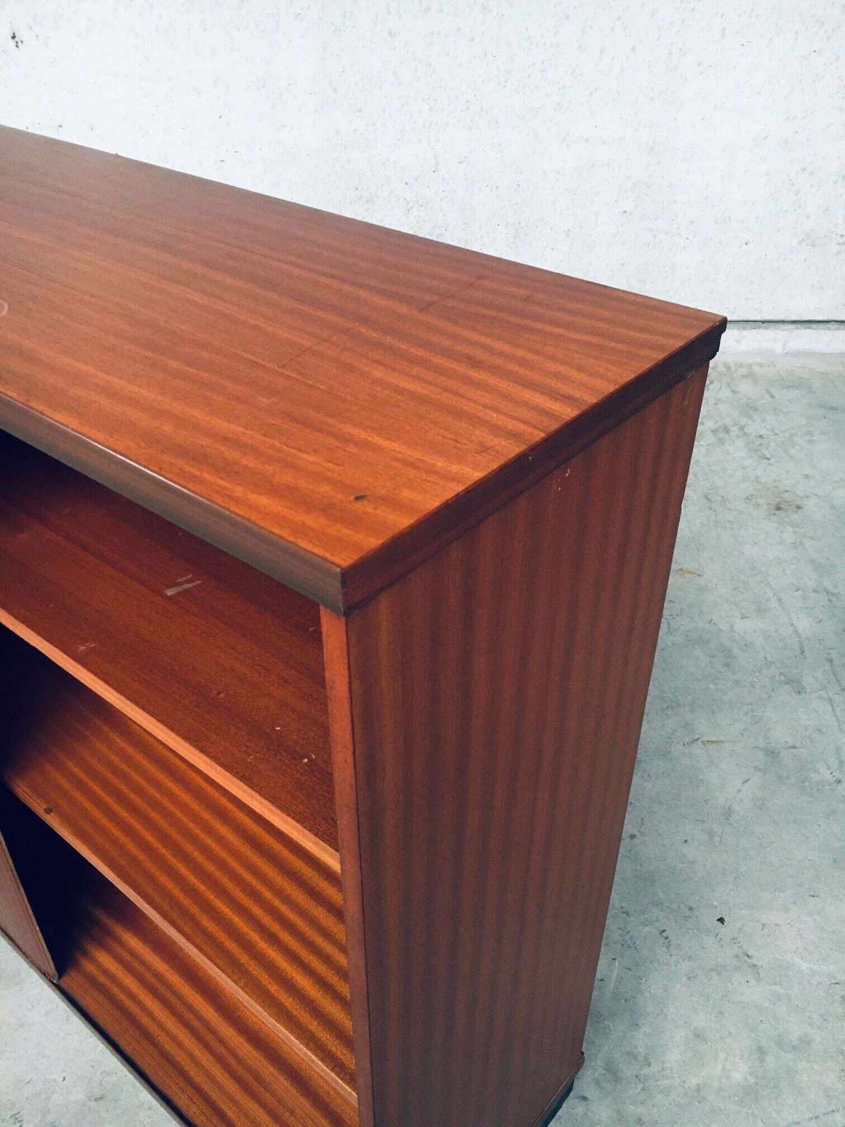 photo vinterior Midcentury Modern Design Sliding Door Filing Cabinet, 1960's Belgium