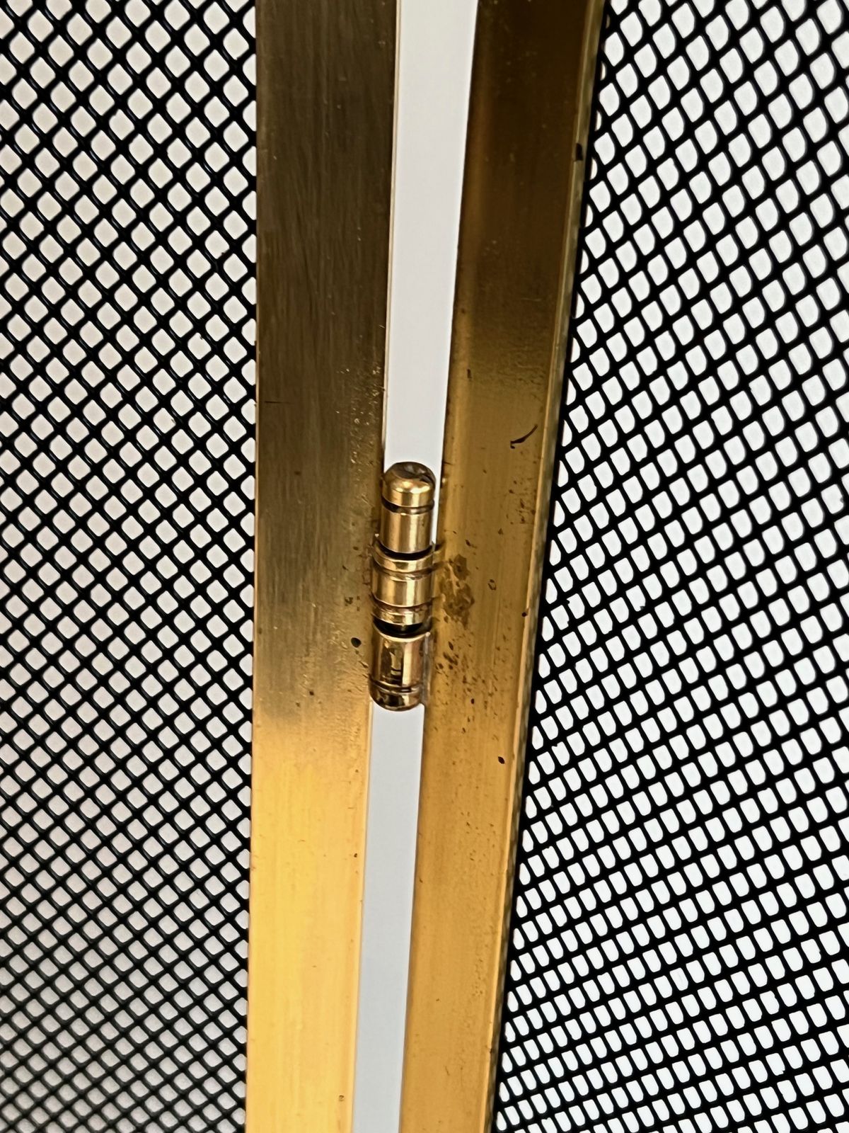 photo vintage Brass Fire Screen And Wire Mesh