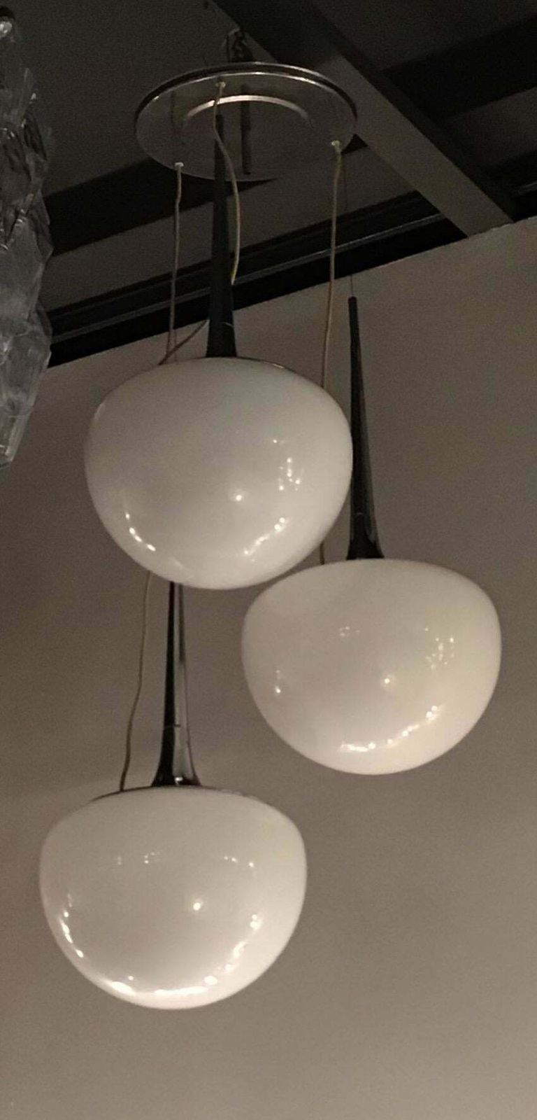 photo furniture Reggiani Chandelier Chrome Metal Opal Glass Italia 1970