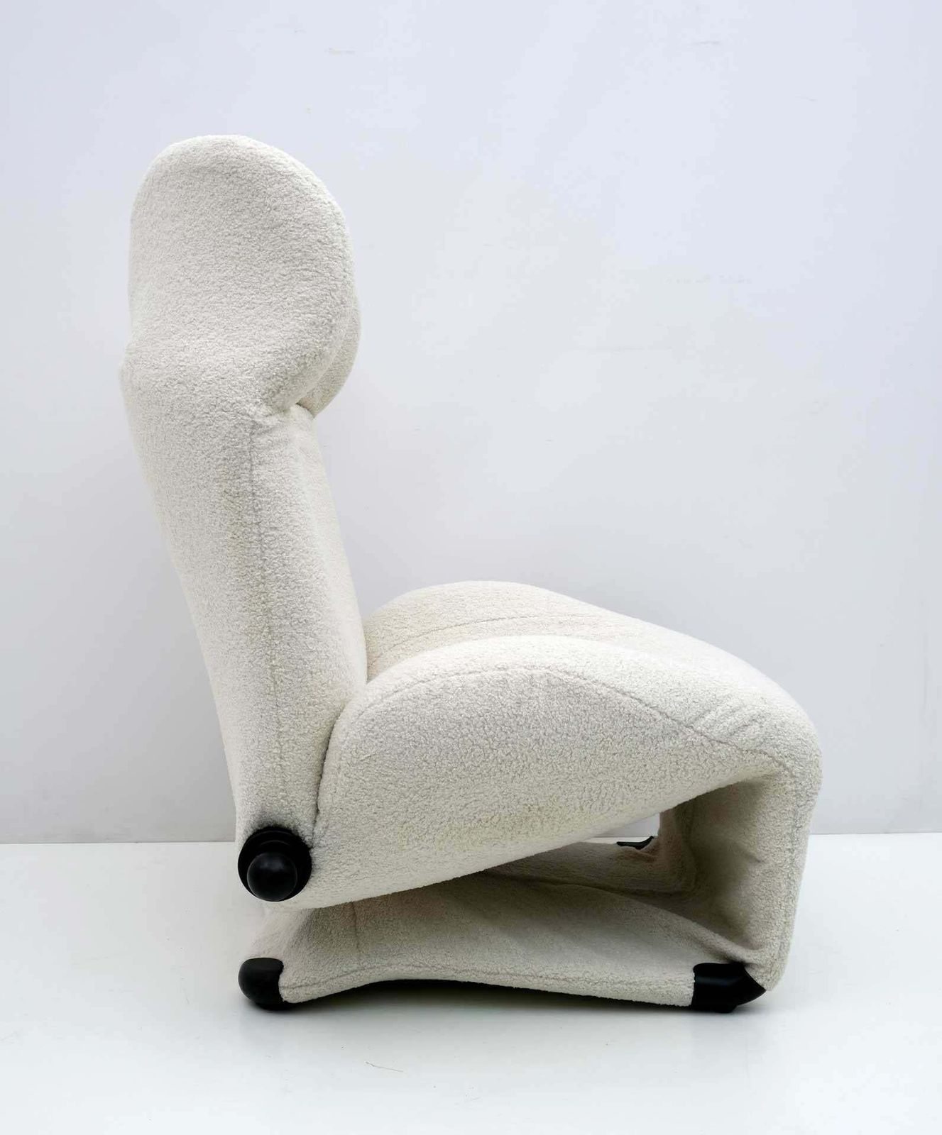 Bouclè Wink Lounge Chair By Toshiyuki Kita For Cassina, 1980s photo vinterior
