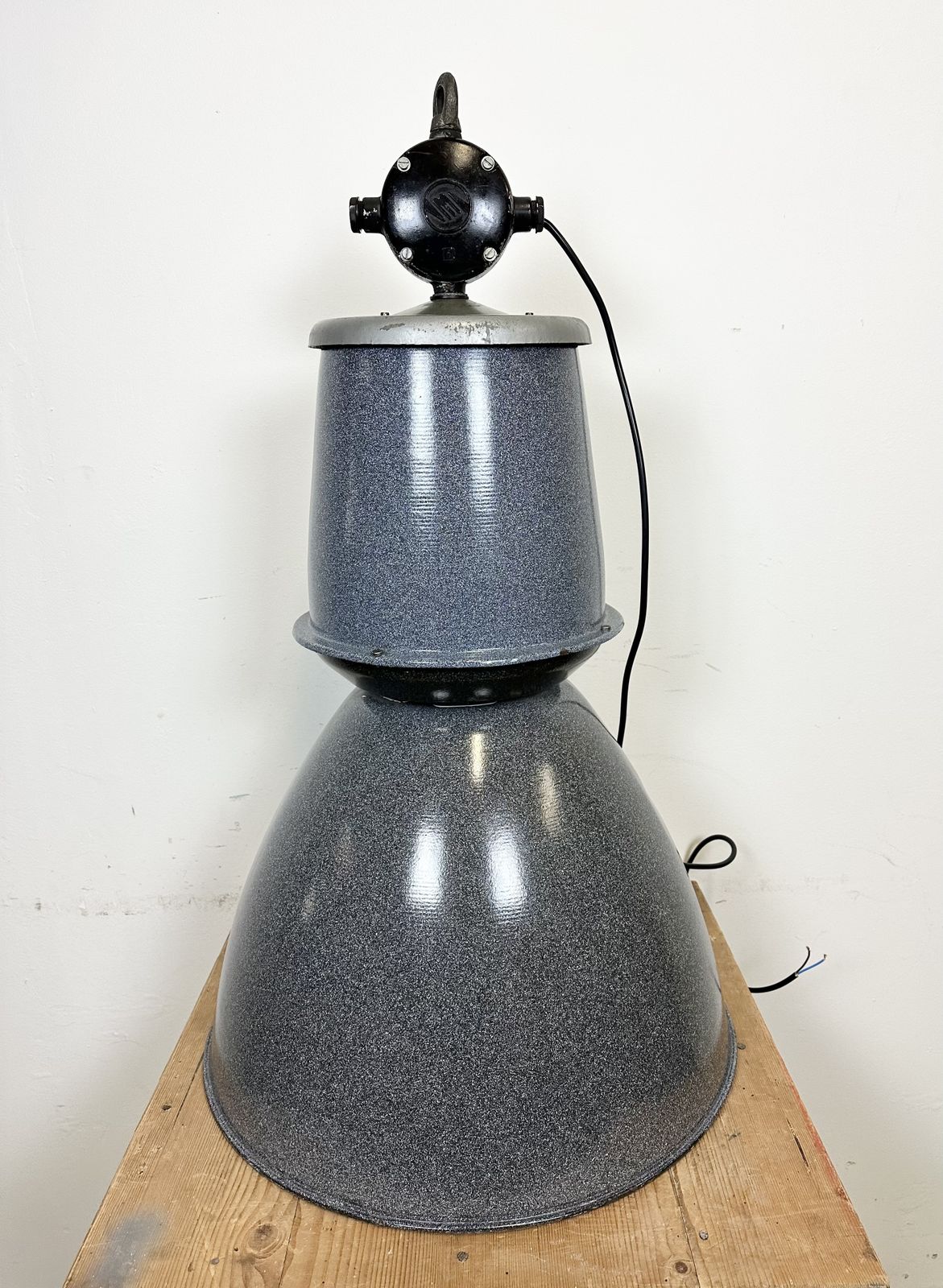 photo vinterior Large Grey Enamel Industrial Factory Lamp From Elektrosvit, 1960s, 49x