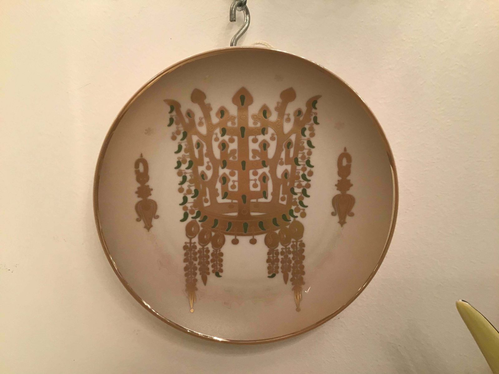 photo vinterior Morbelli Porcelain “Dinastia Silla” Wall Plates Worked With Pure Gold 1960 Italy