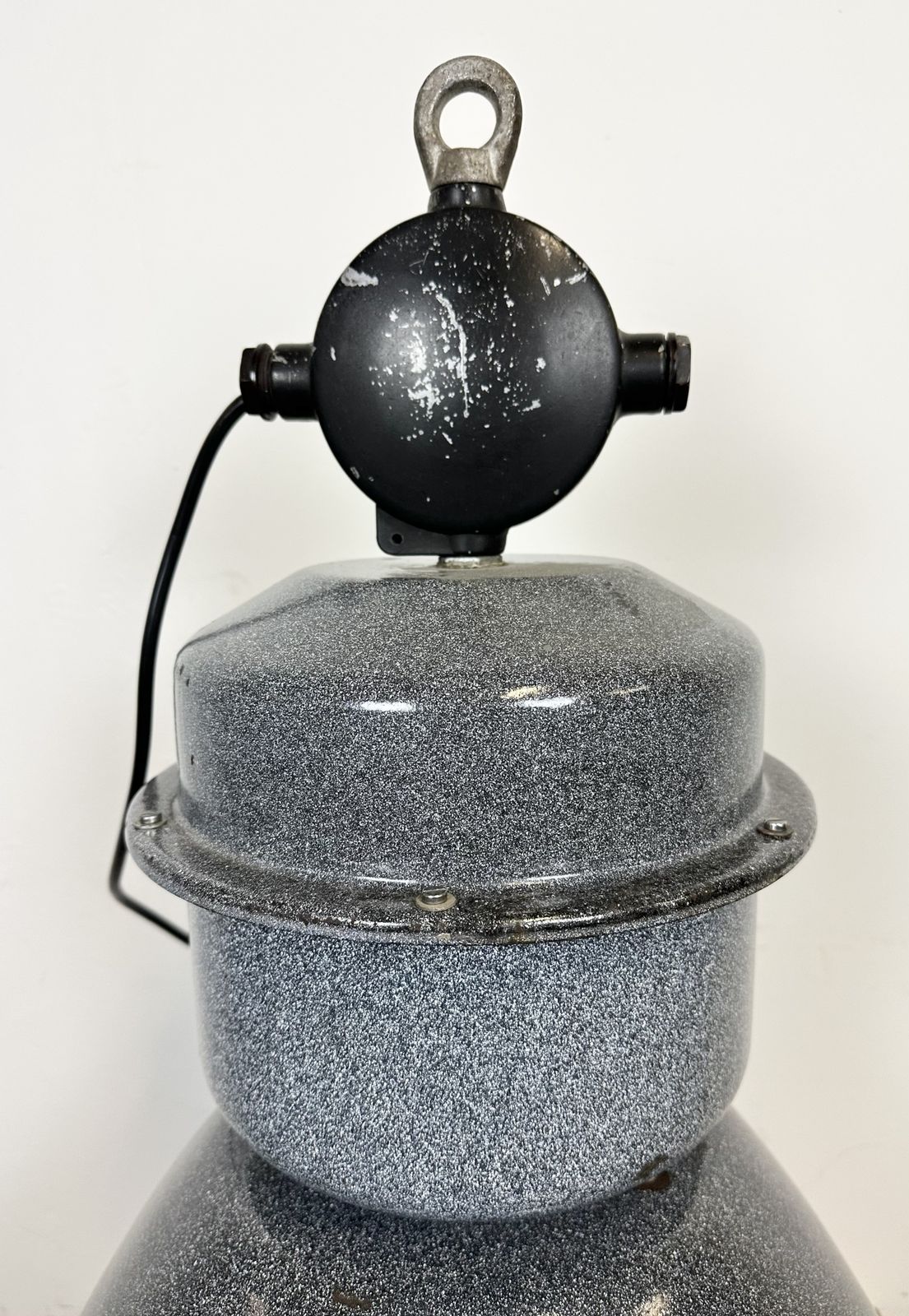 photo vintage Large Grey Enamel Industrial Factory Lamp From Elektrosvit, 1960s