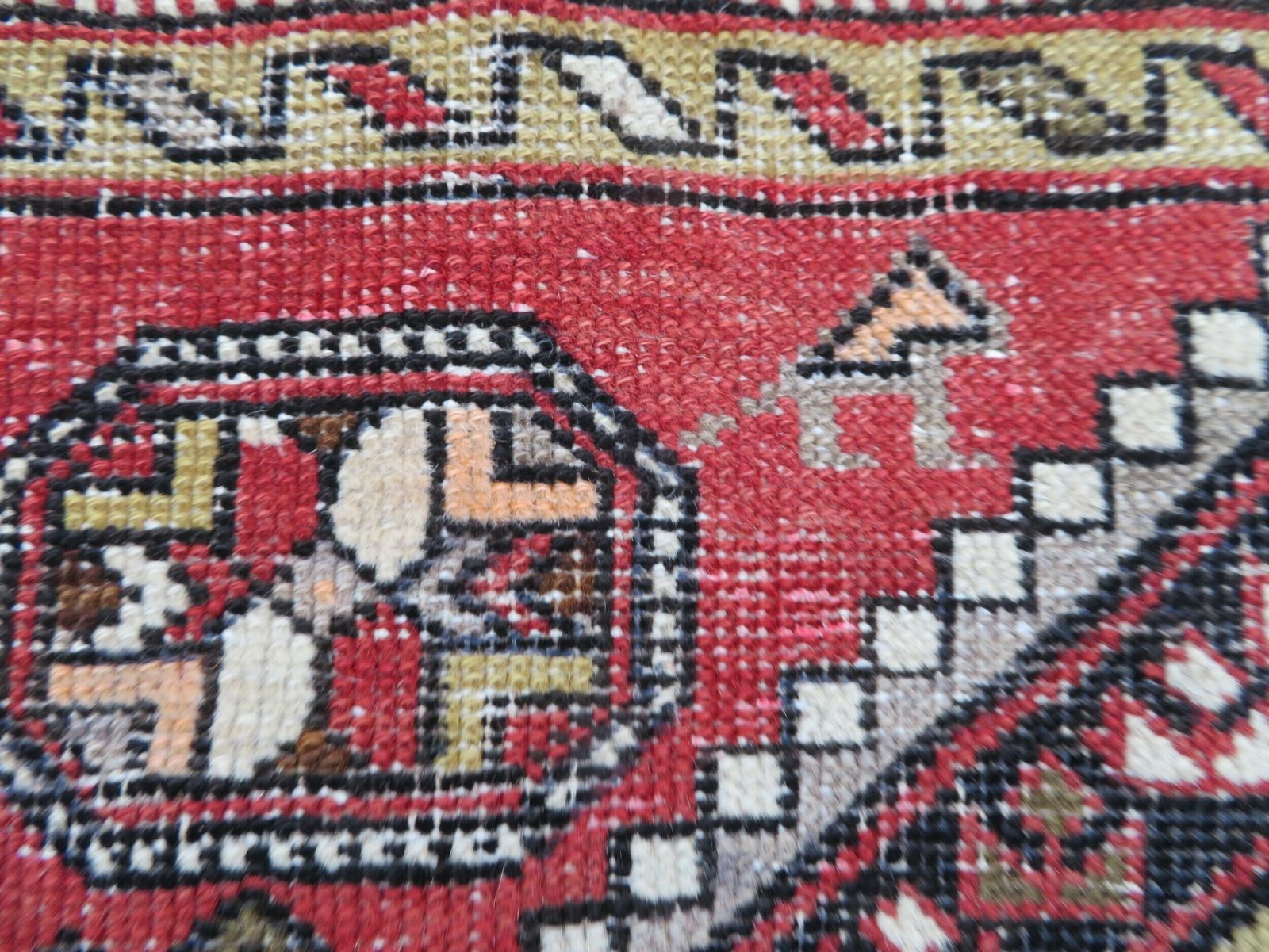 photo vintage Antique Caucasian Shirvan Rug. Bird & Animal Motifs. Last Quarter 19th Century. 160cm X 122cm.