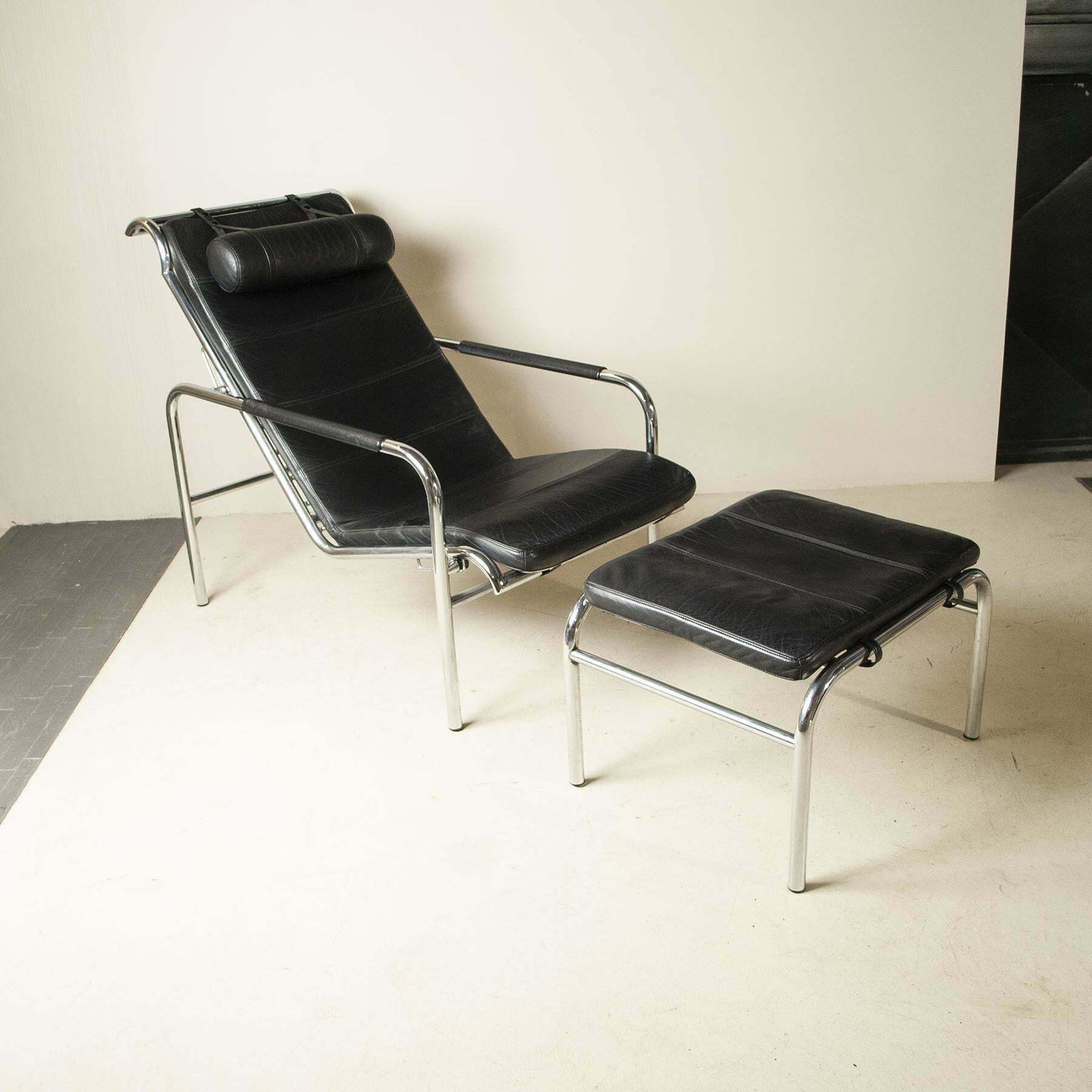 Chaise Longue Genni For Zanotta By Gabriele Mucchi 70's photo furniture