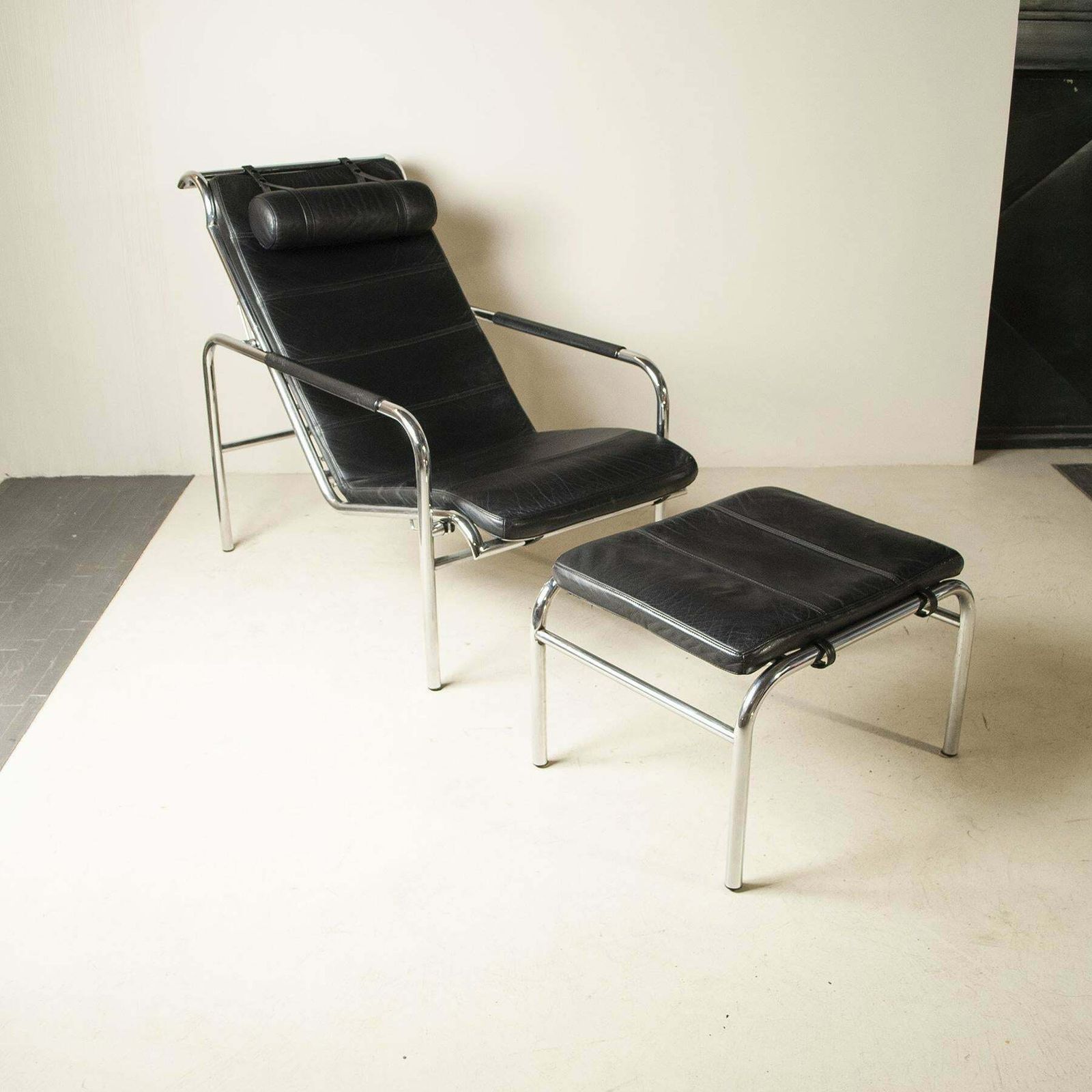 Chaise Longue Genni For Zanotta By Gabriele Mucchi 70's photo for sale