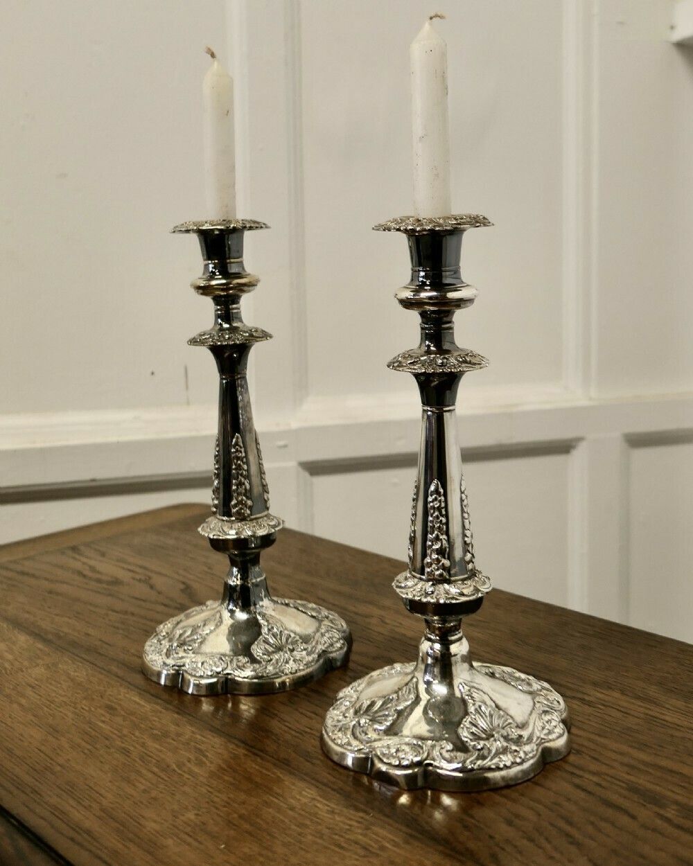 A Pair Of 19th Century Silver Plated Candle Sticks photo vinterior