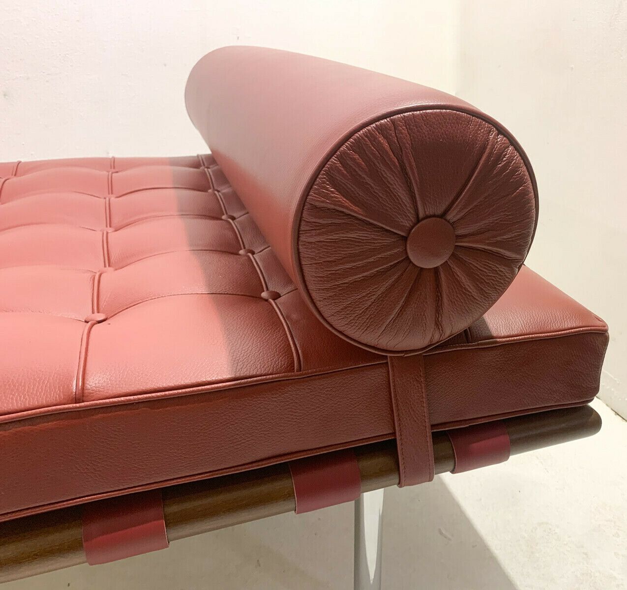 "Barcelona" Daybed By Ludwig Mies Van Der Rohe For Knoll In Burgundy photo 8780.0