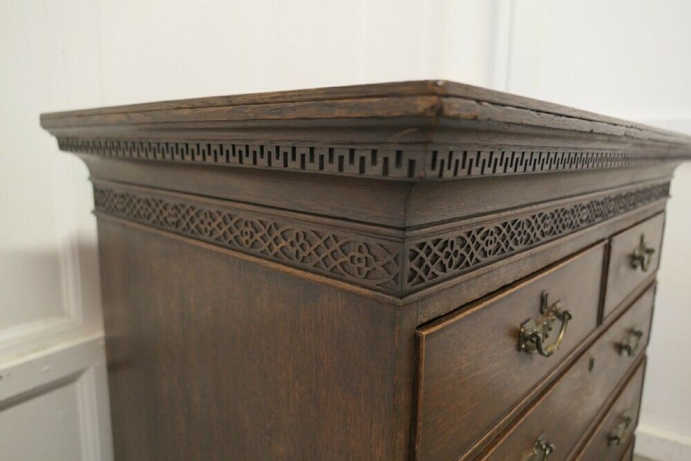 A Large Oak Chest Of Drawers photo 834.0