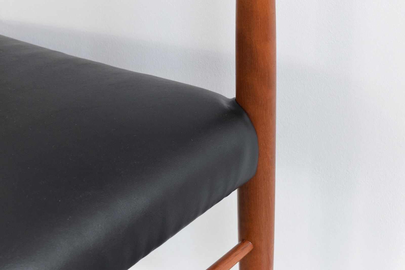 photo furniture Vintage Single Teak Dining Chair By H.W. Klein For Bramin