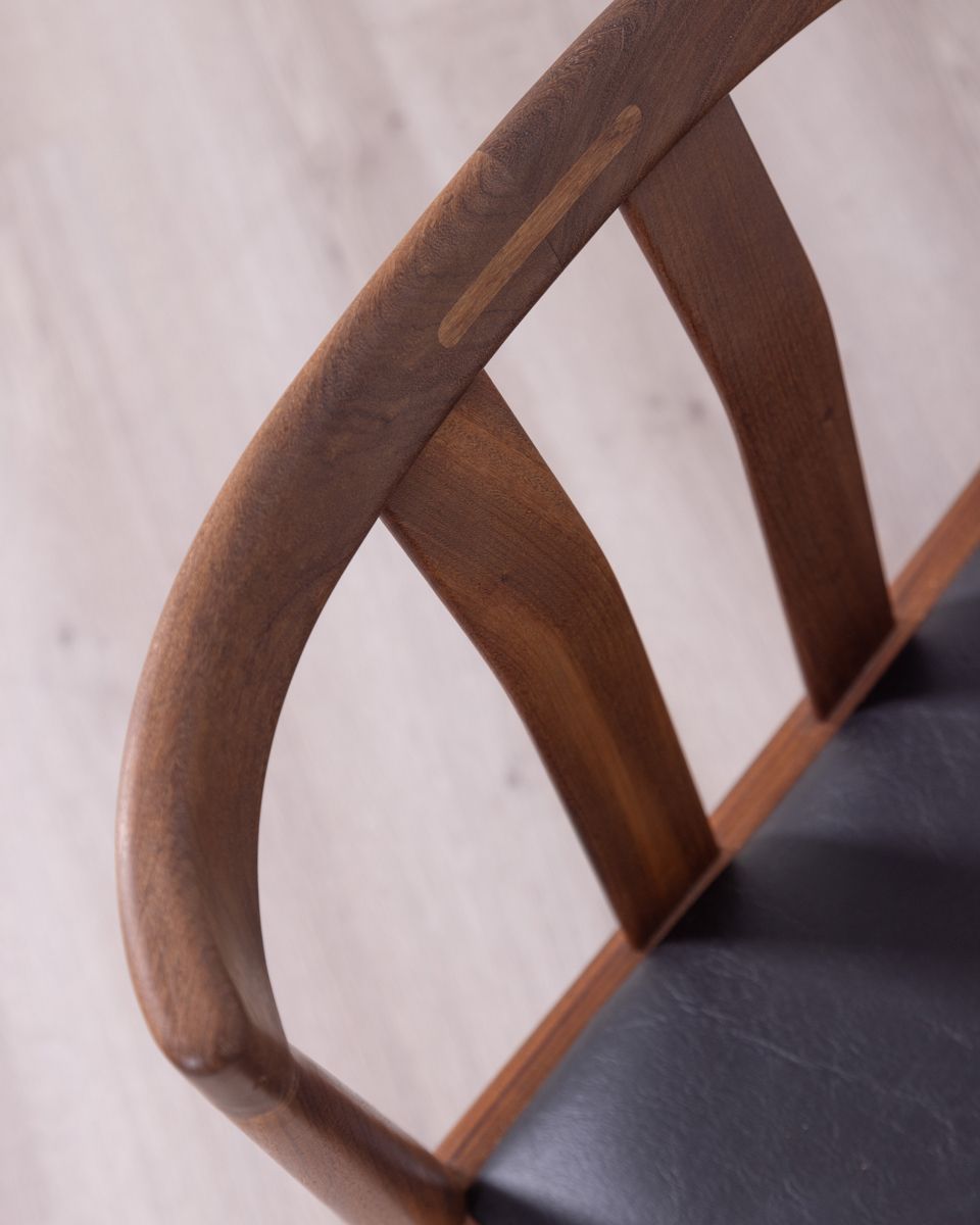 Pair Of Teak Wood And Leather Chairs – Danish Design photo vintage