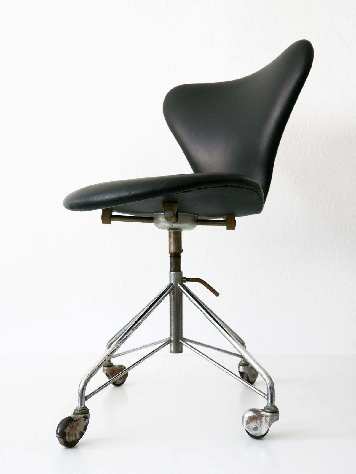 2270.0 Mid Century Modern Office Chair 3117 By Arne Jacobsen For Fritz Hansen, 1960s photo