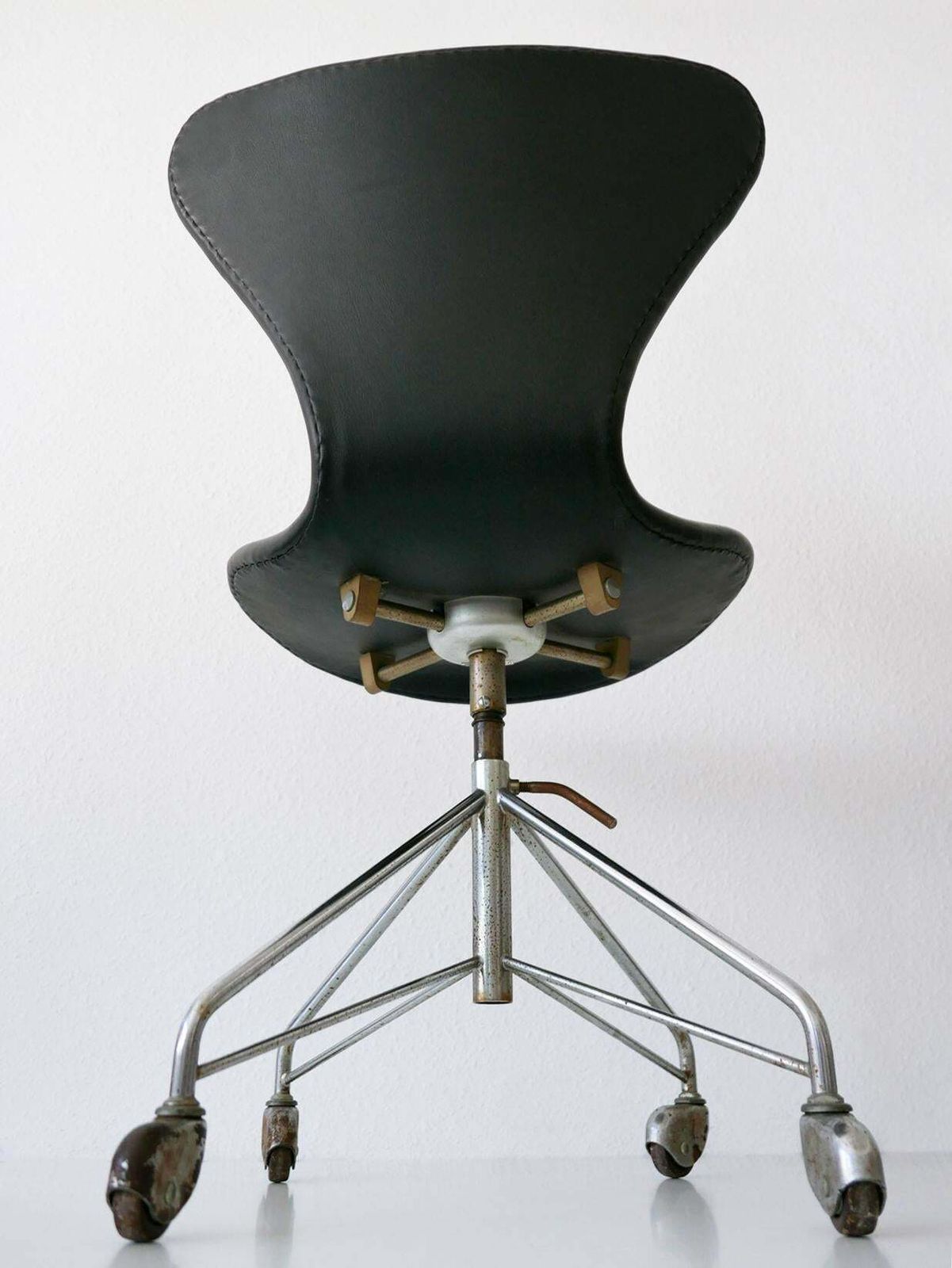 photo vinterior Mid Century Modern Office Chair 3117 By Arne Jacobsen For Fritz Hansen, 1960s