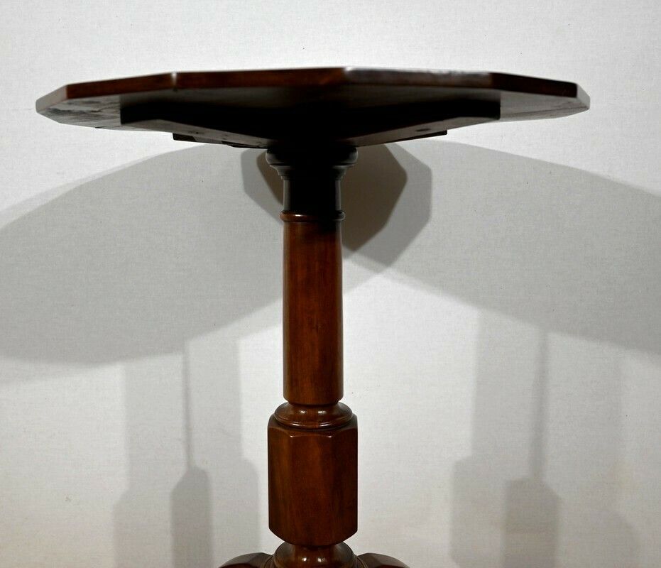 photo furniture Small Tripod Pedestal Table In Mahogany, Restoration Period   1st Part Of The 19th Century