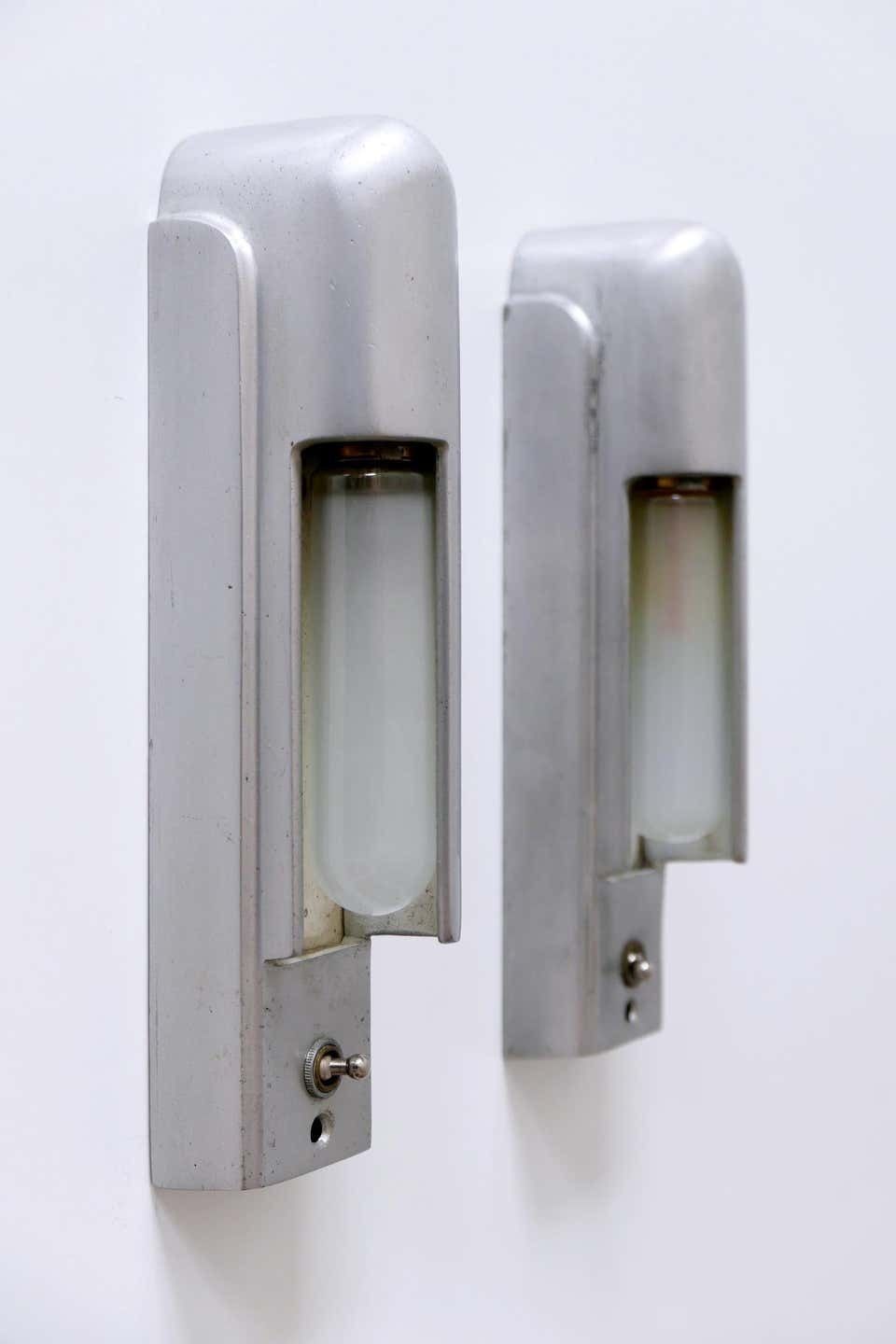photo vinterior Rare Set Of Two Streamline Cruise Ship Cabin Sconces By The Simes Co Ny, 1930s