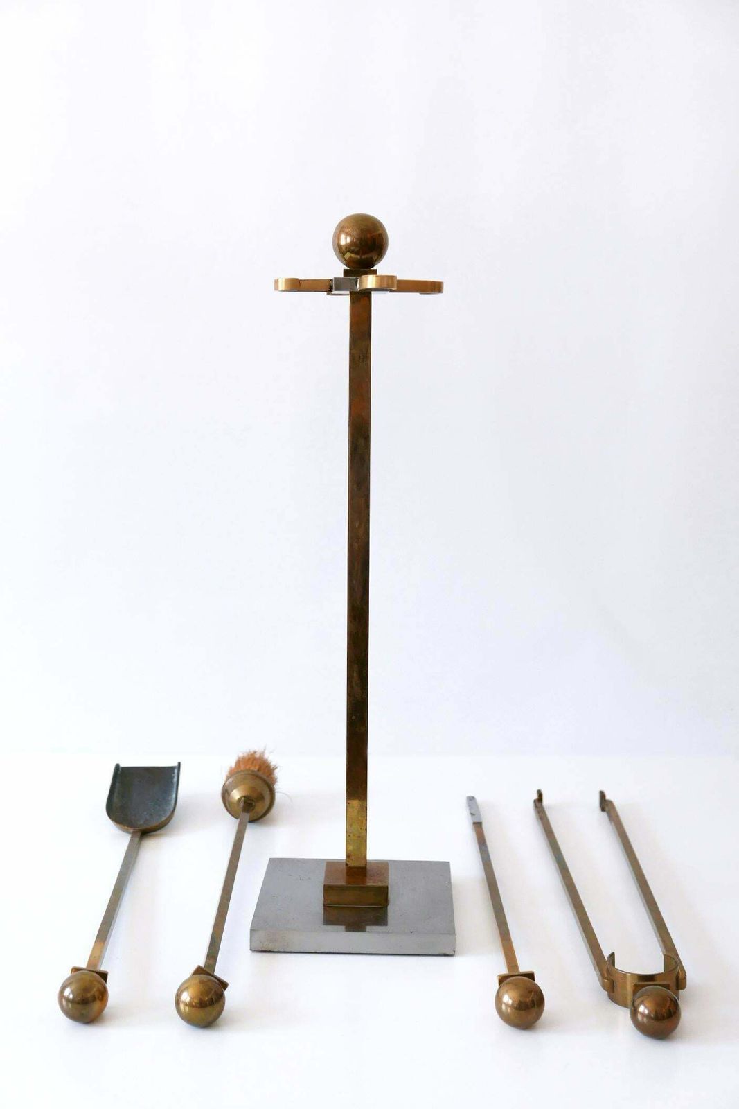 Exceptional Mid Century Modern Brass And Steel Fireplace Tools 1970s photo vinterior