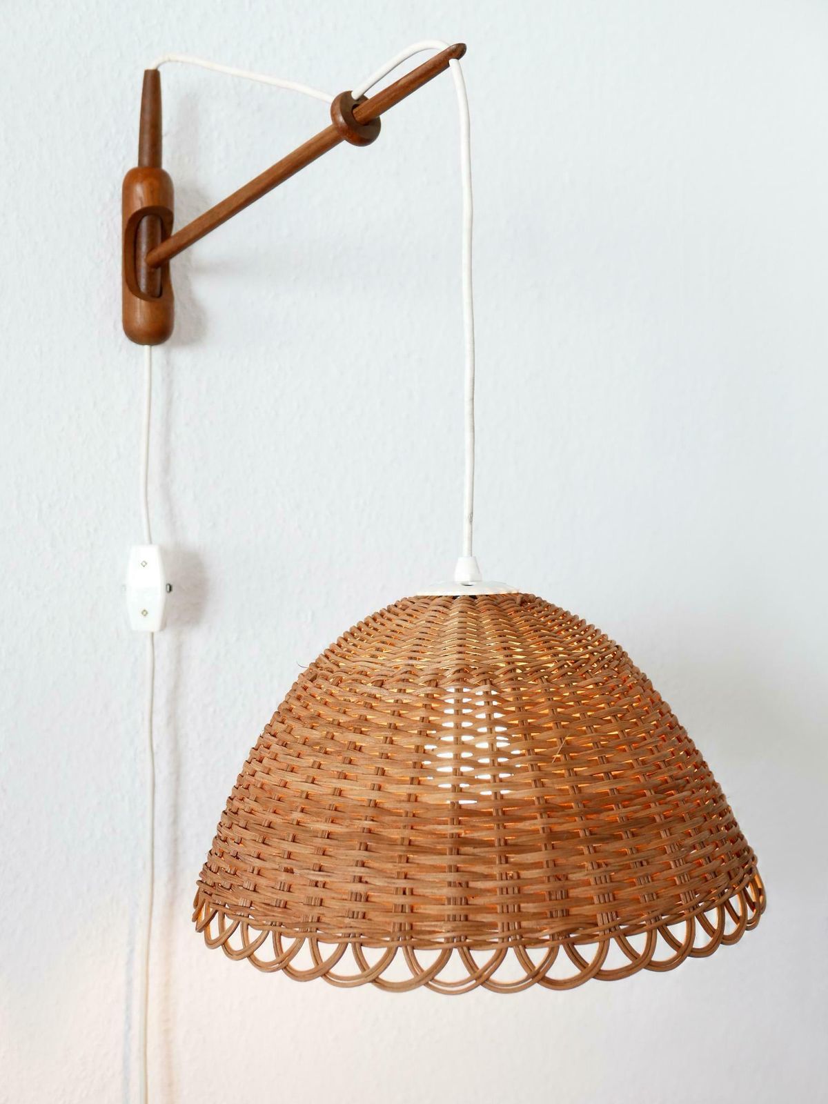 Rare & Elegant Mid Century Modern Rattan & Teak Wall Lamp Scandinavia 1960s photo 1634.0