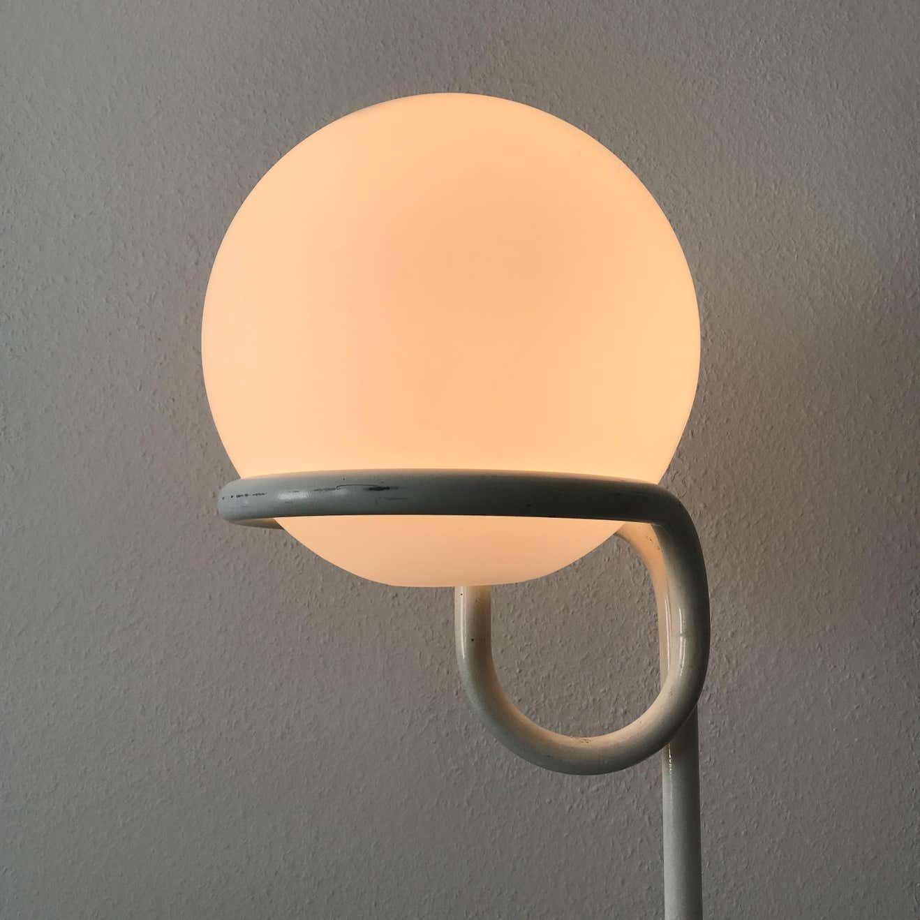 photo vintage Floor Lamp Globe By Aldo Van Den Nieuwelaar For Domani Designs Amsterdam 1967