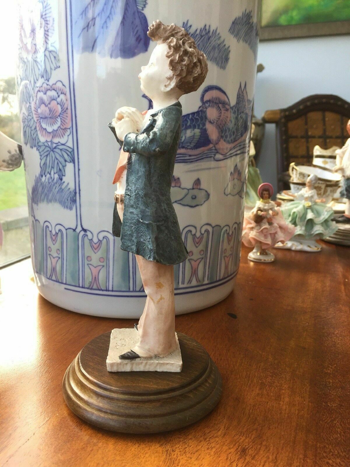 Vintage Capodimonte Figurine. Giuseppe Armani photo furniture