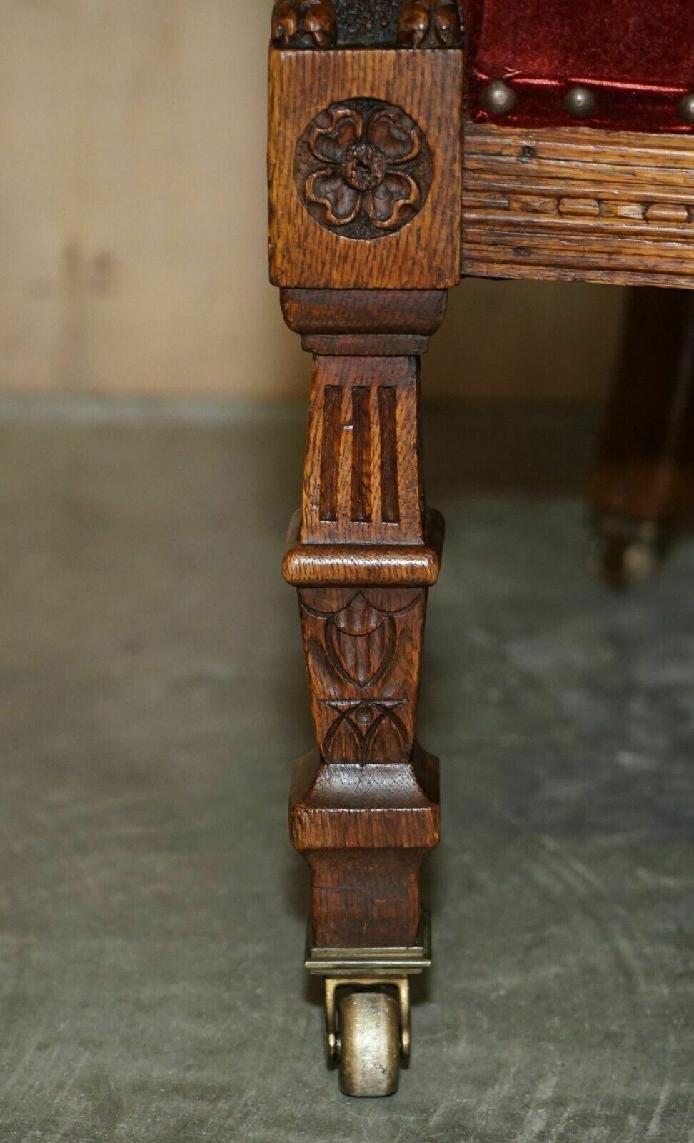 photo furniture Antique Regency Circa 1810 Oak Carved Armchair With Lions Head Oxblood Velour