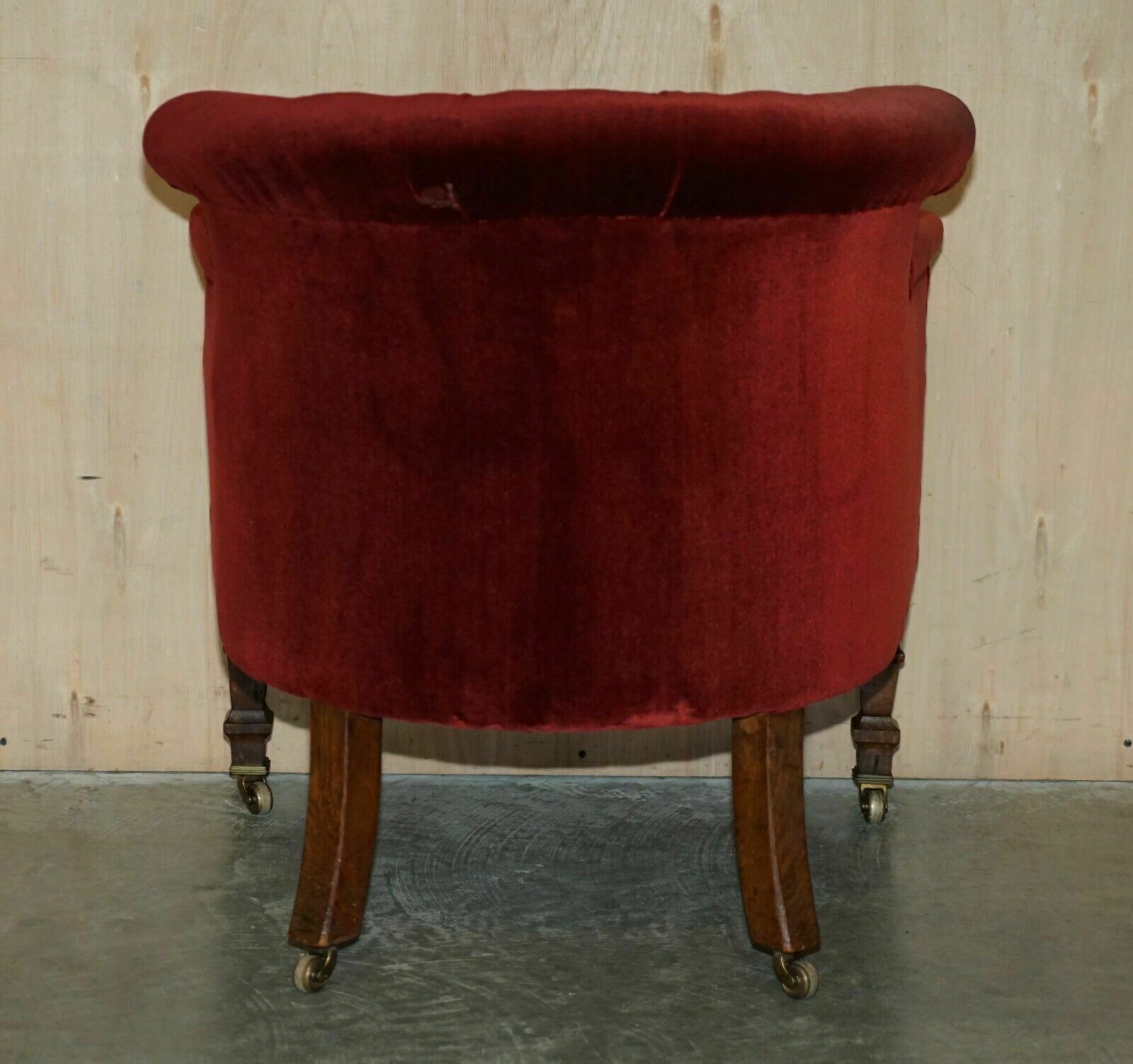 photo vintage Antique Regency Circa 1810 Oak Carved Armchair With Lions Head Oxblood Velour