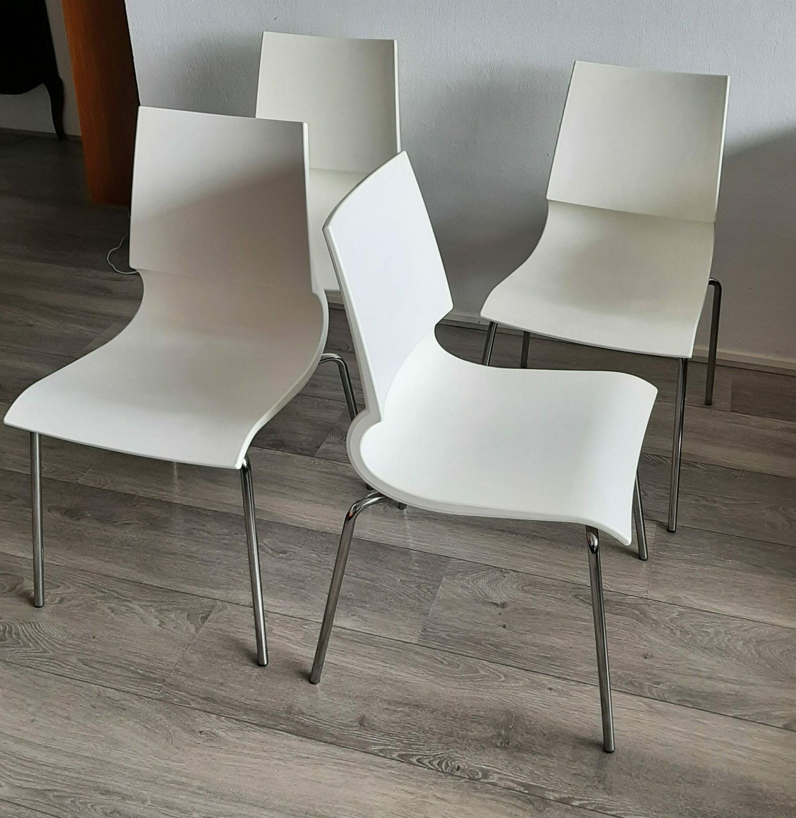 Marco Maran For Knoll – Gigi Chairs White, Set Of 4 photo furniture