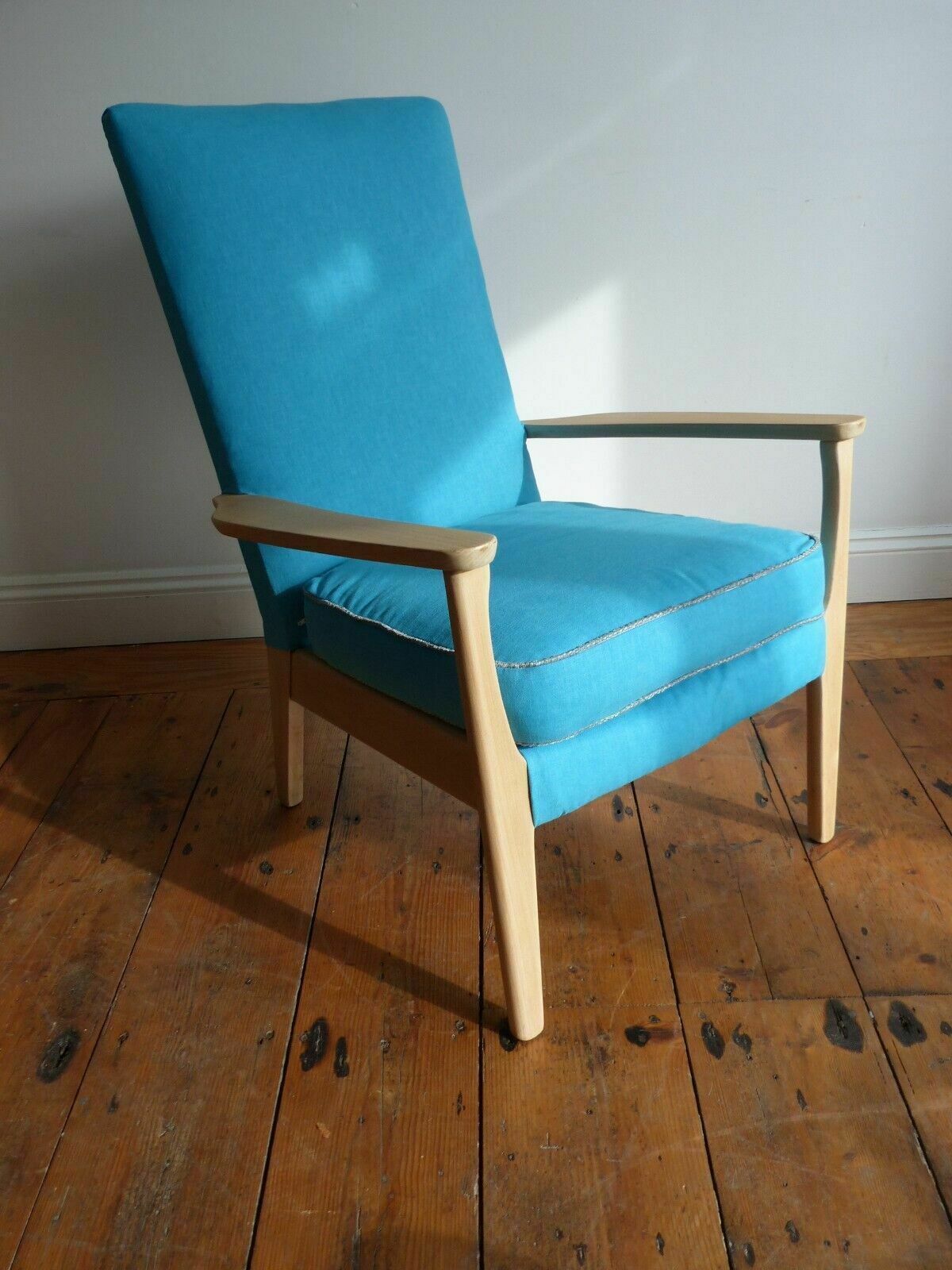 325.0 Mid Century Vintage Parker Knoll Beech Armchair Refurbished Top photo